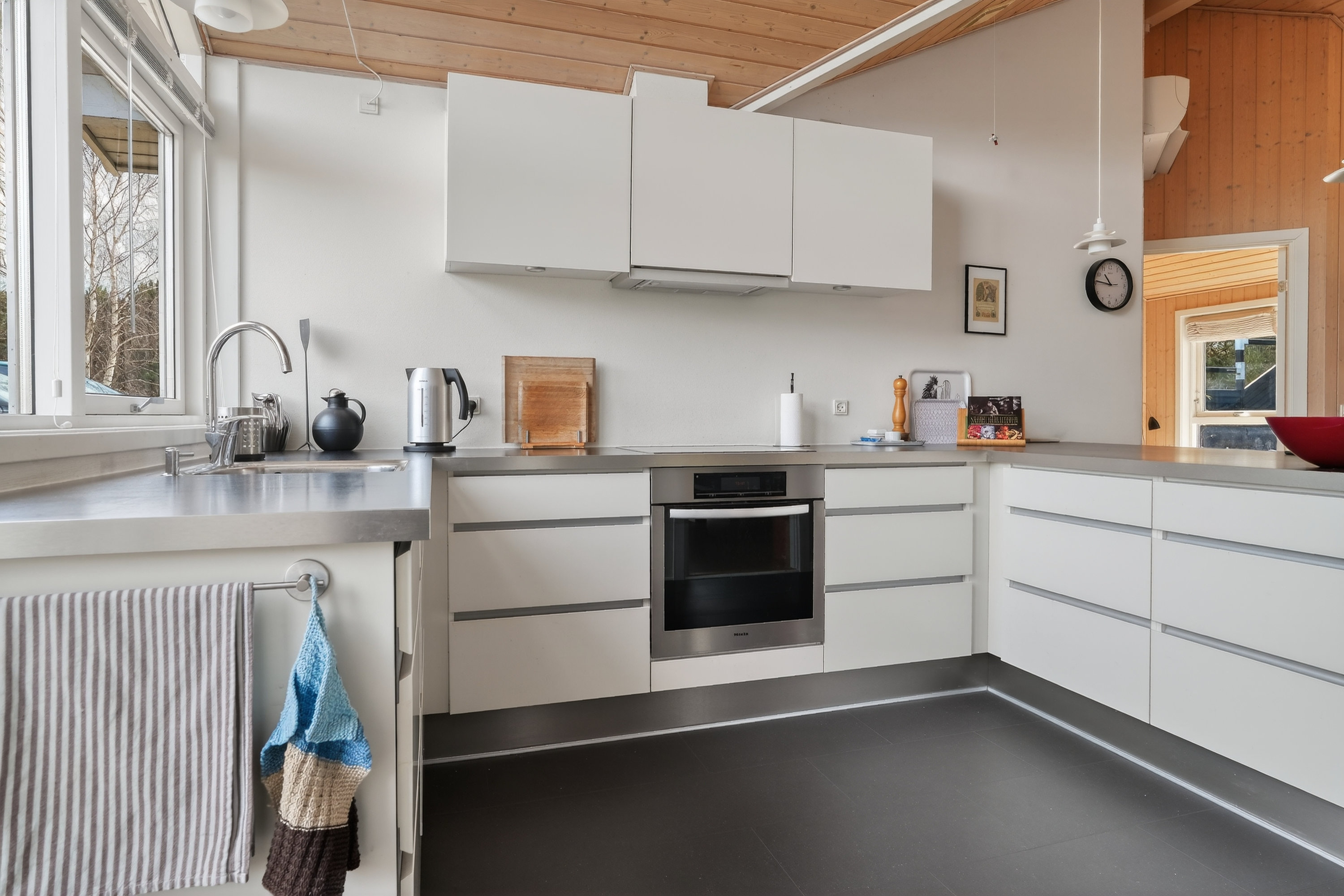 Fremhævet køkken billede i fuldskærmstilstand. Billede af Majrosevej 8, Yderby Lyng, 4583 Sjællands Odde