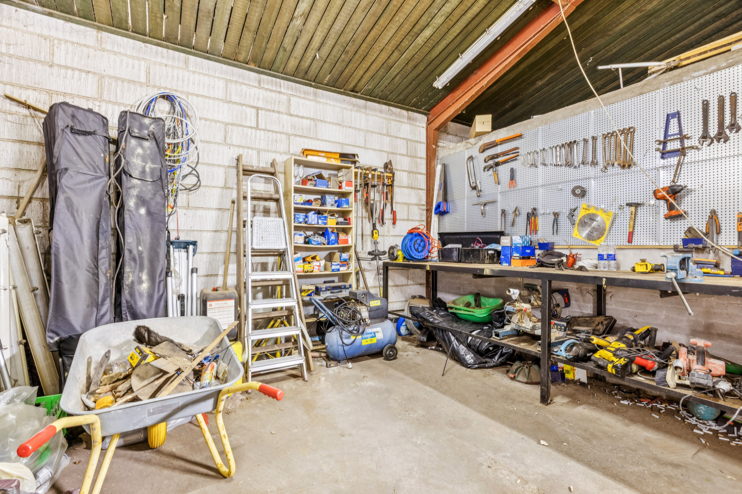 Fremhævet garage billede i fuldskærmstilstand. Billede af Foldbjergvej 3, Sparkær, 8800 Viborg