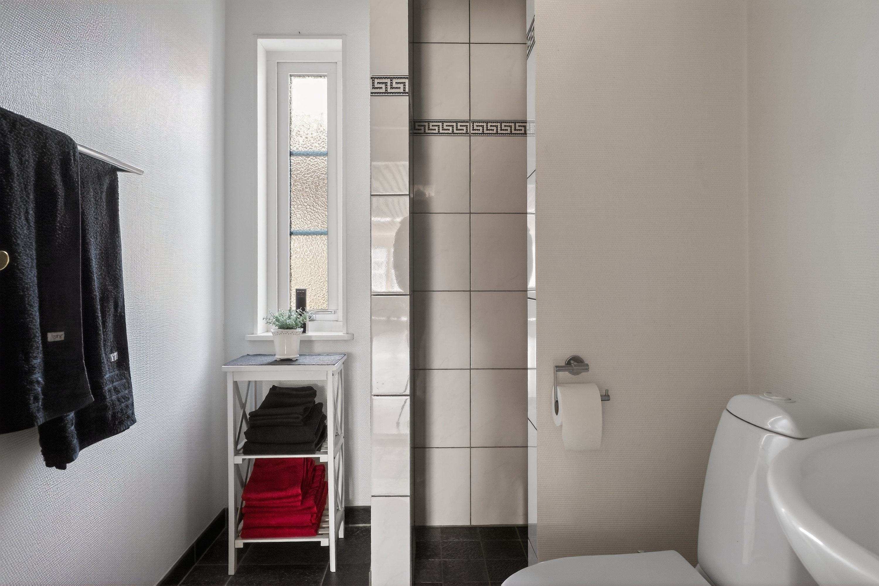 Fremhævet badeværelse billede i fuldskærmstilstand. Billede af Klokkelyngen 39, 4573 Højby