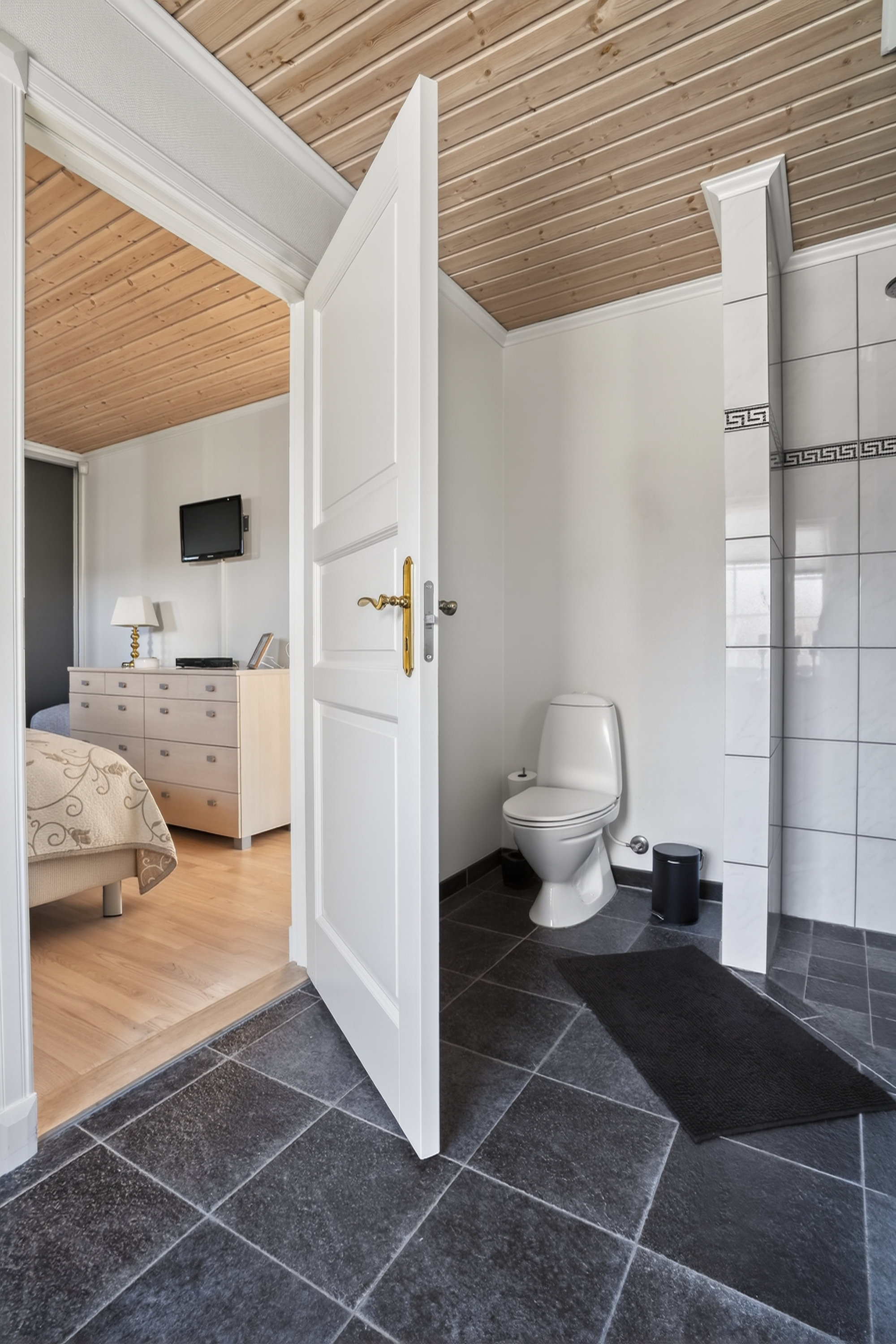 Fremhævet badeværelse billede i fuldskærmstilstand. Billede af Klokkelyngen 39, 4573 Højby