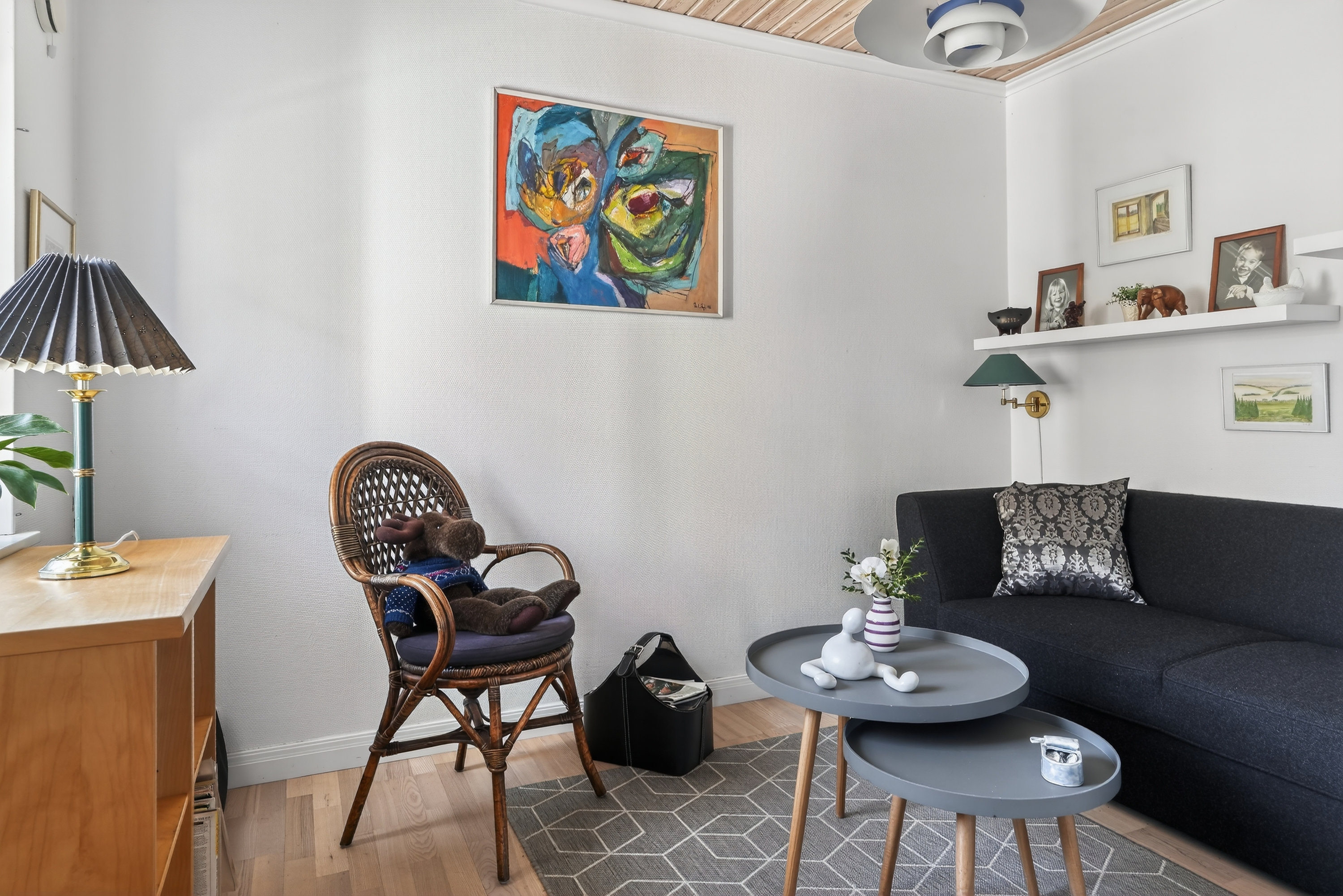 Fremhævet stue billede i fuldskærmstilstand. Billede af Klokkelyngen 39, 4573 Højby