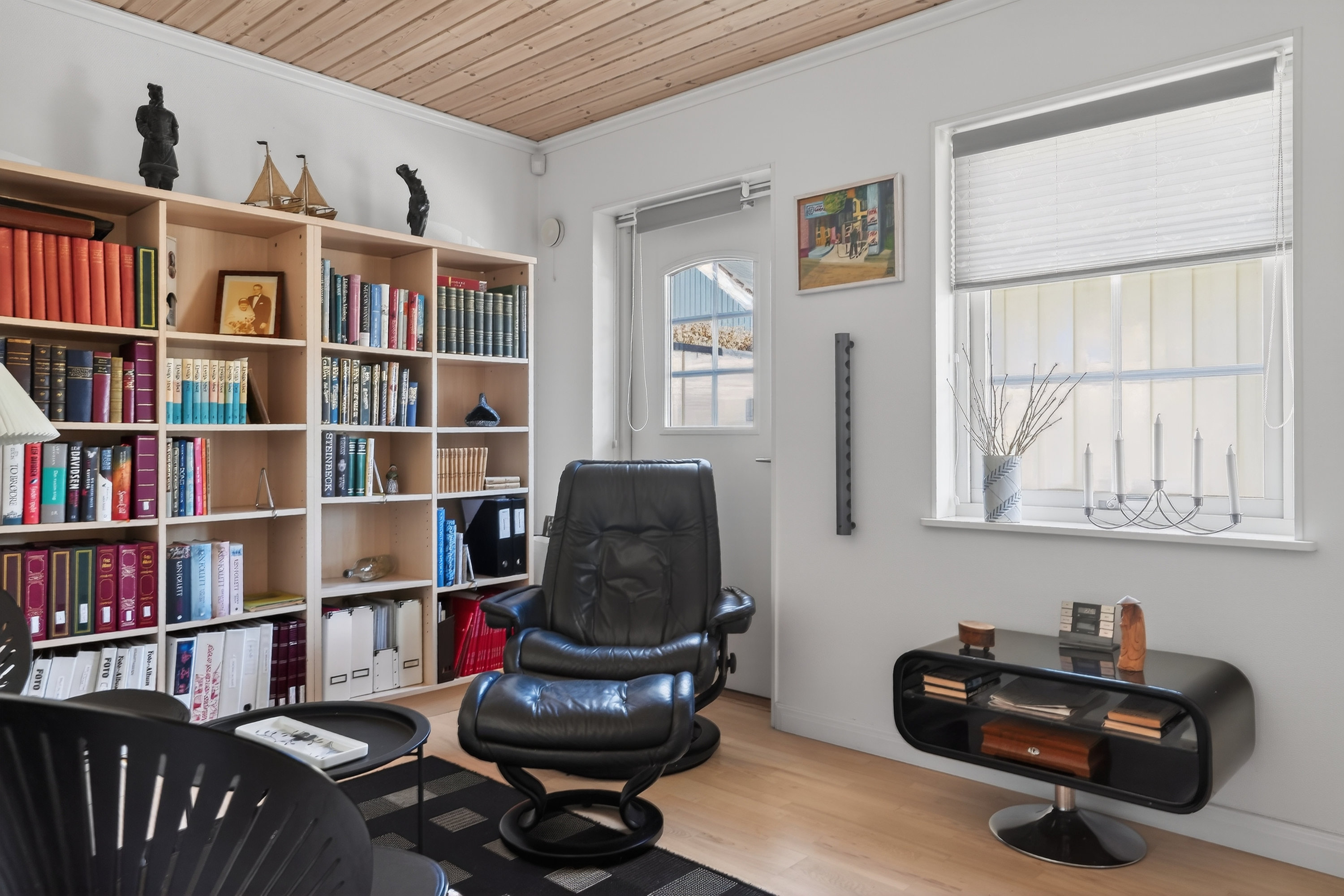 Fremhævet stue billede i fuldskærmstilstand. Billede af Klokkelyngen 39, 4573 Højby