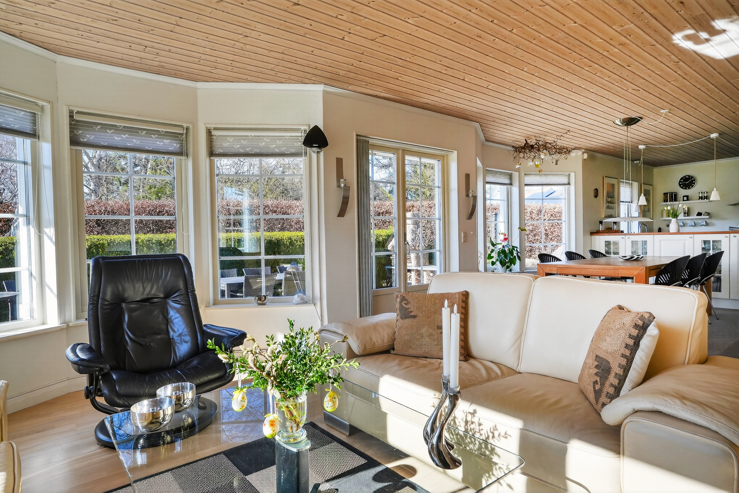 Fremhævet stue billede i fuldskærmstilstand. Billede af Klokkelyngen 39, 4573 Højby