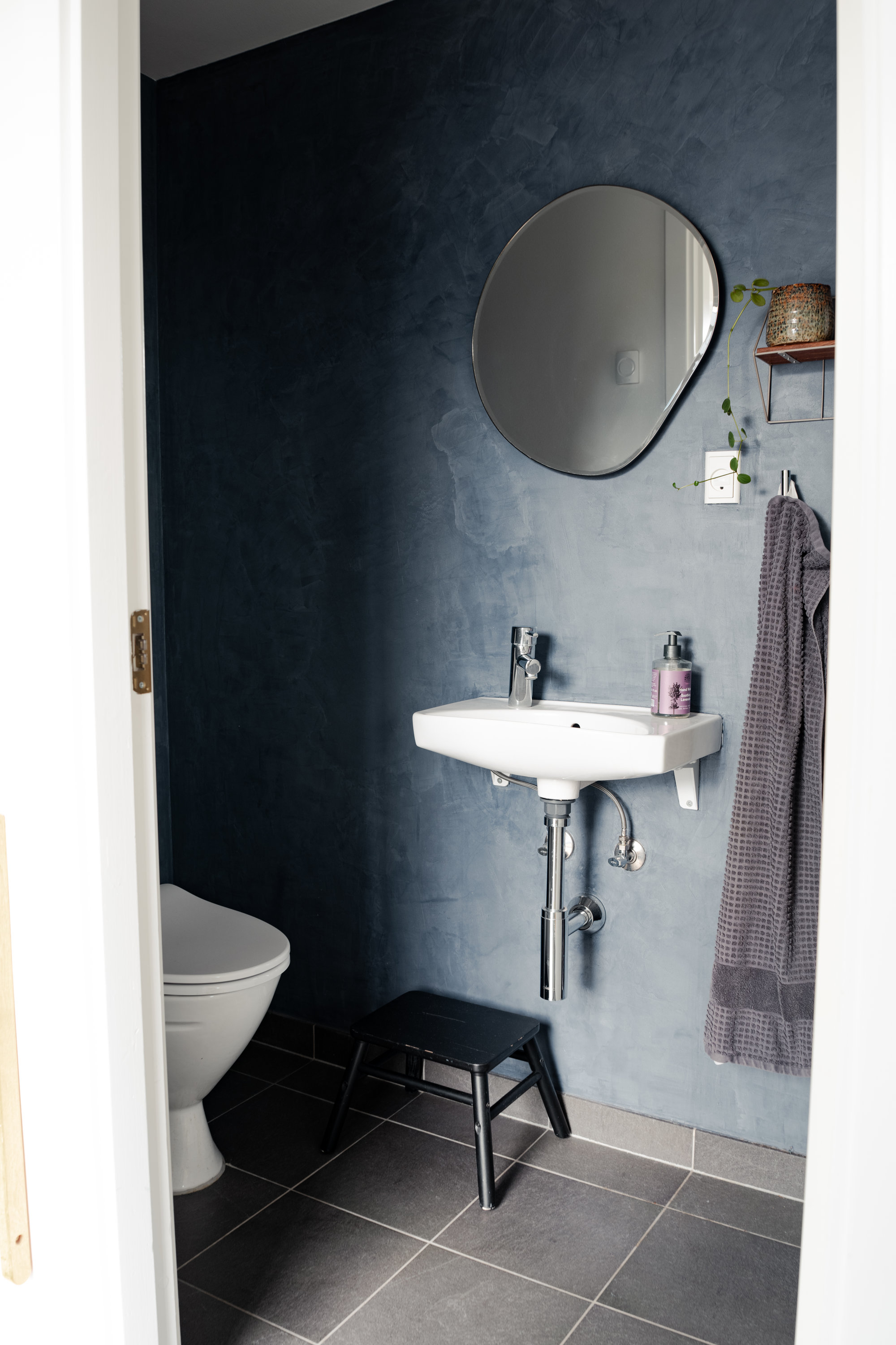 Fremhævet gæstetoilet billede i fuldskærmstilstand. Billede af Kongefolden 87, Skanderborg Bakker, 8660 Skanderborg