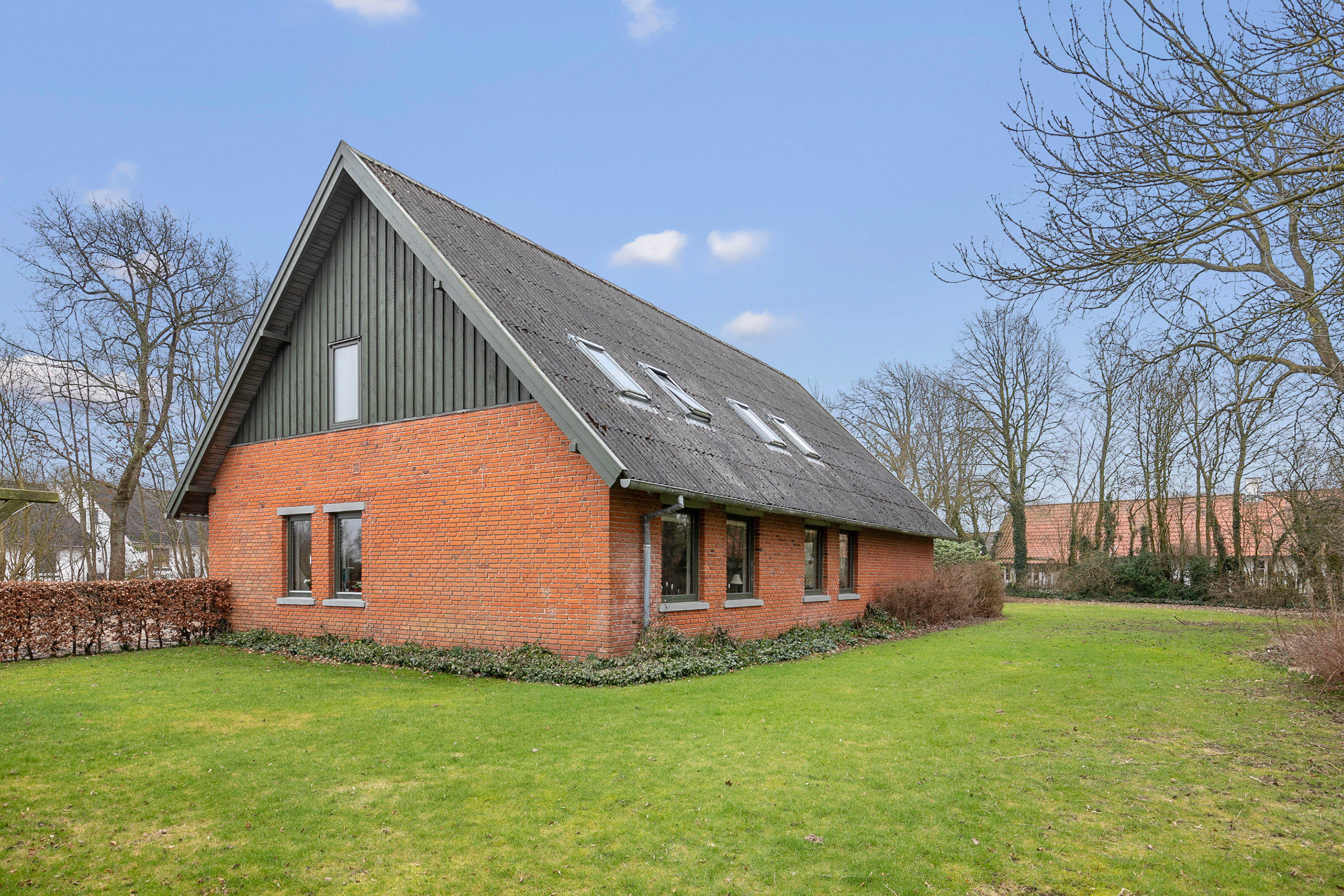 Fremhævet facade billede i fuldskærmstilstand. Billede af Vestergade 57, 9760 Vrå