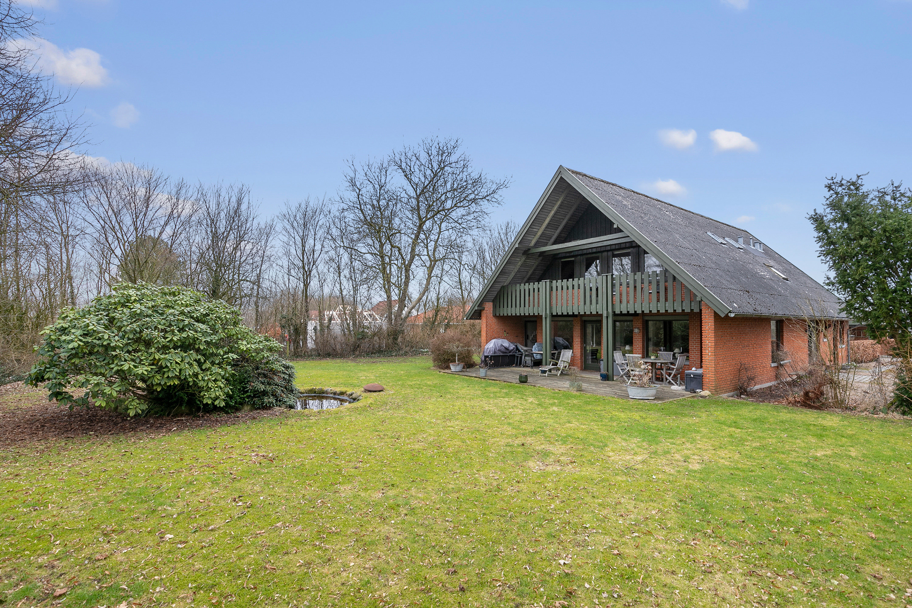 Fremhævet facade billede i fuldskærmstilstand. Billede af Vestergade 57, 9760 Vrå