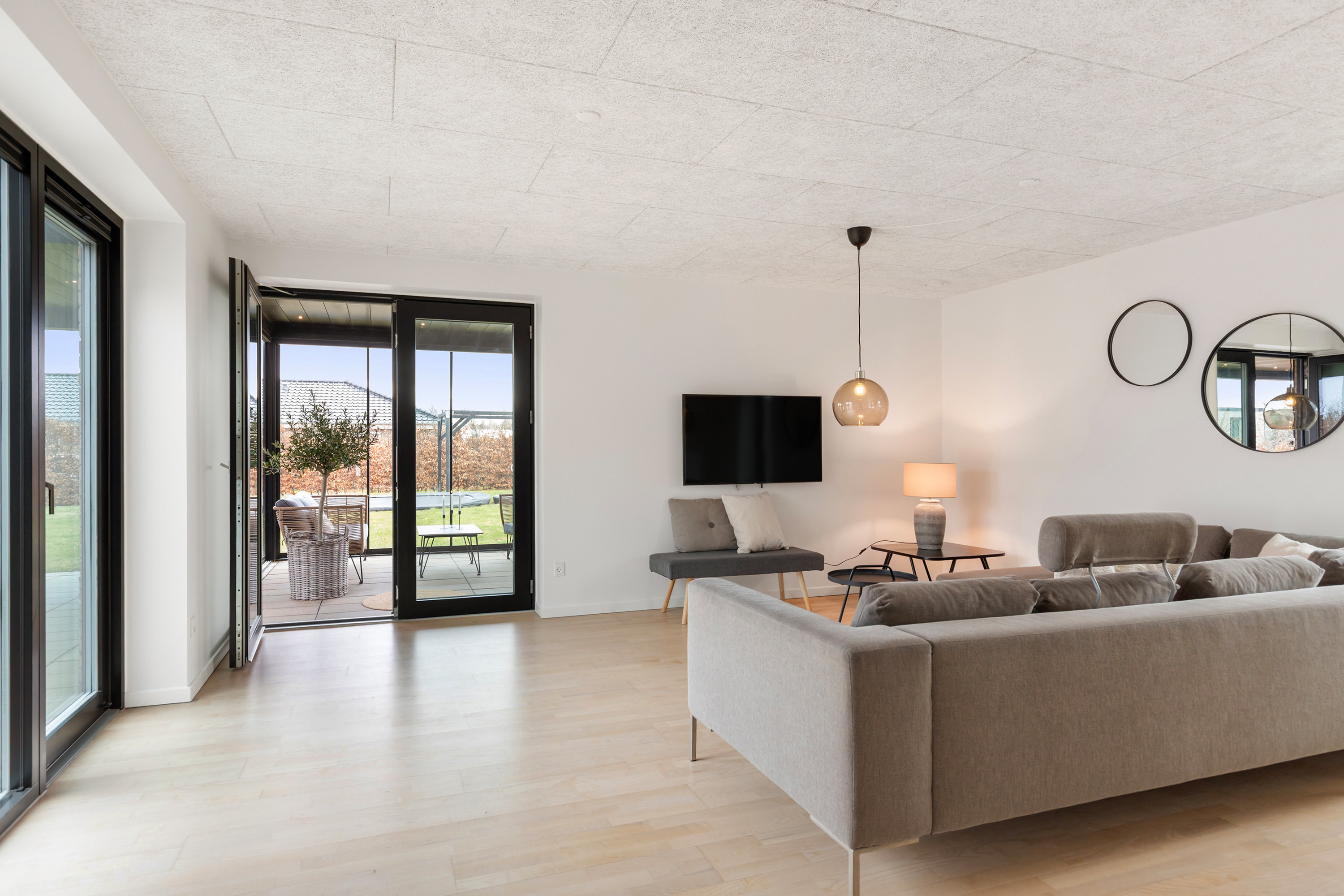 Fremhævet stue billede i fuldskærmstilstand. Billede af Skovparken 8, 9440 Aabybro