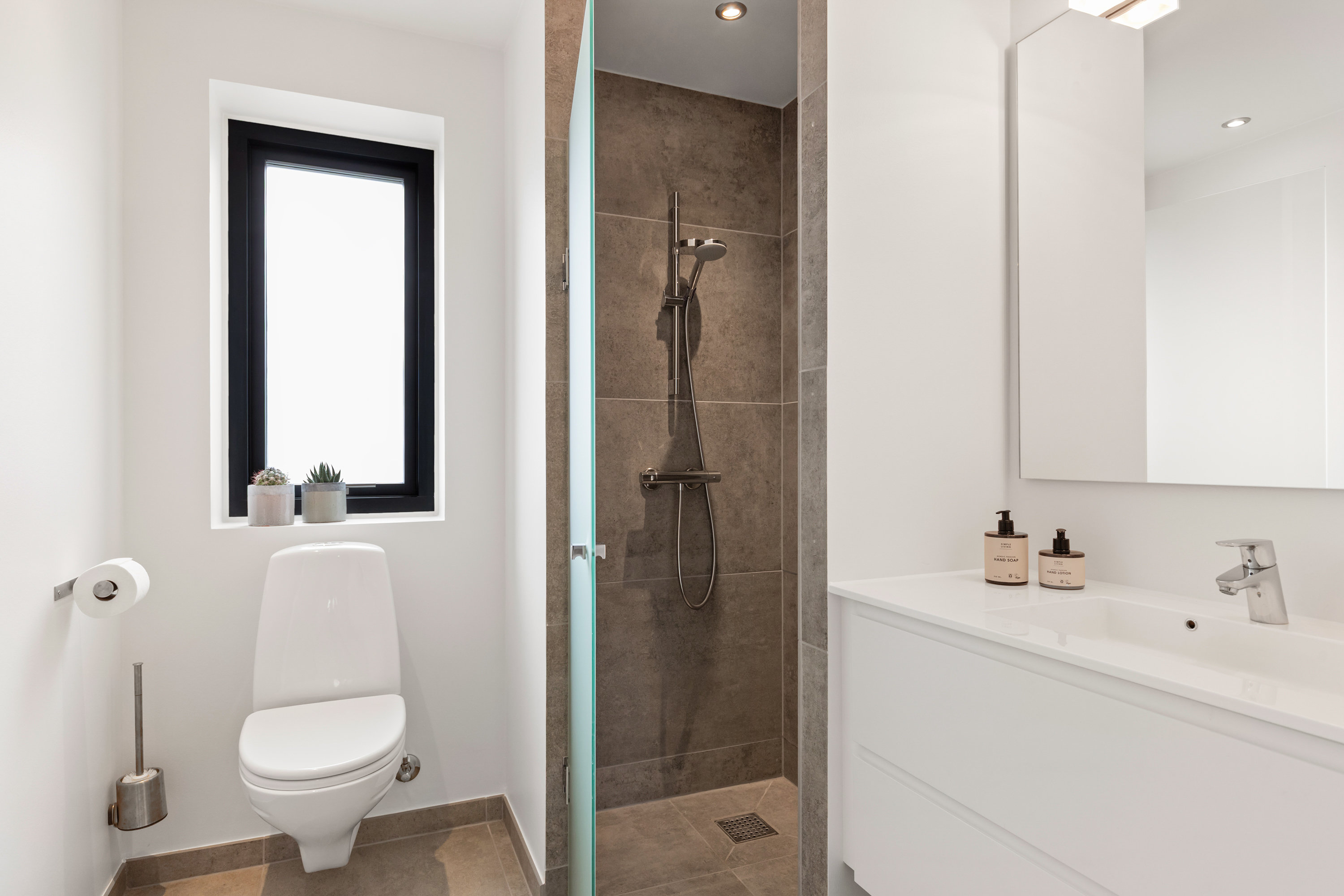 Fremhævet badeværelse billede i fuldskærmstilstand. Billede af Skovparken 8, 9440 Aabybro