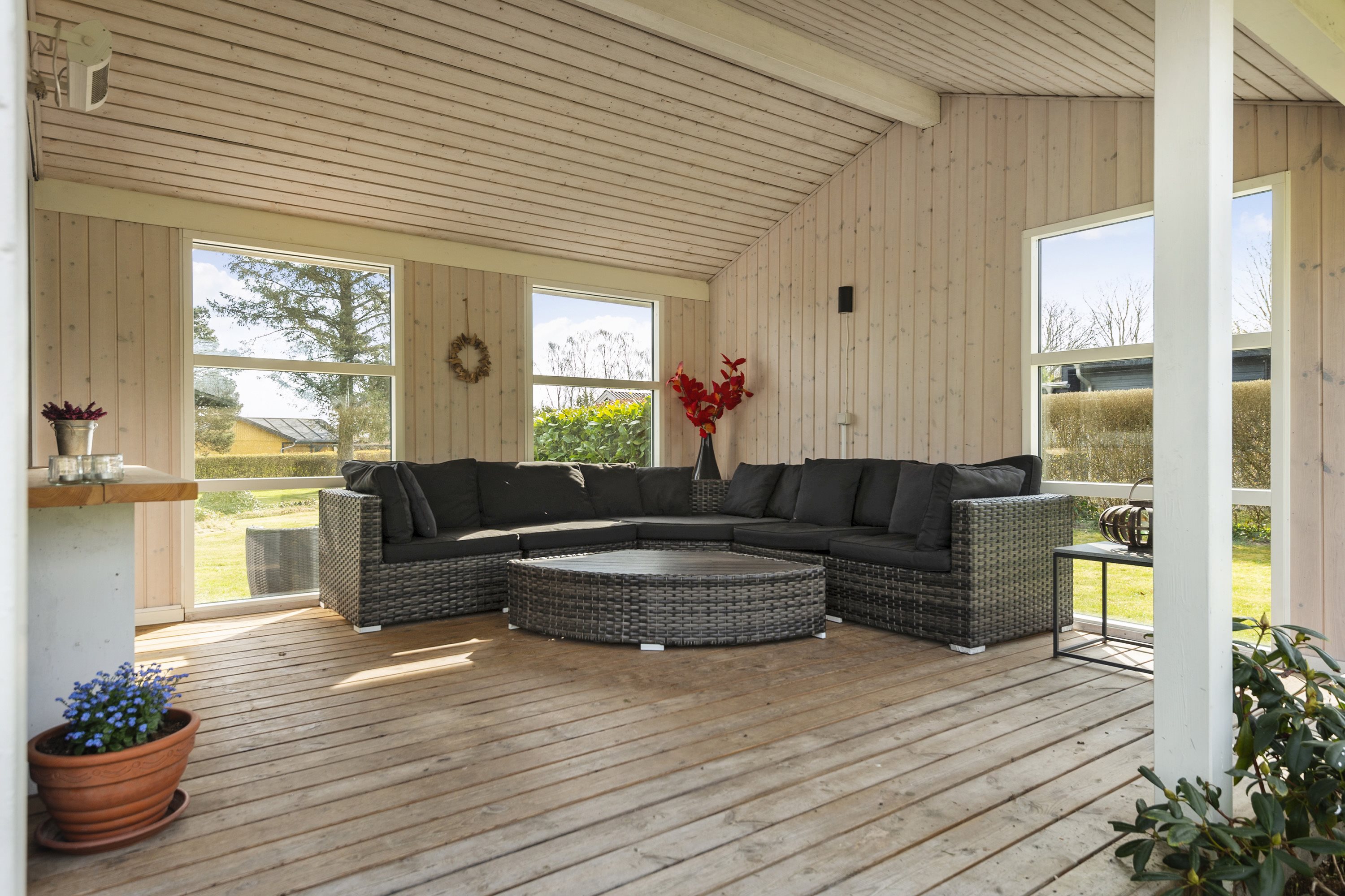 Fremhævet stue billede i fuldskærmstilstand. Billede af Spongsvej 32, Dyngby Strand, 8300 Odder