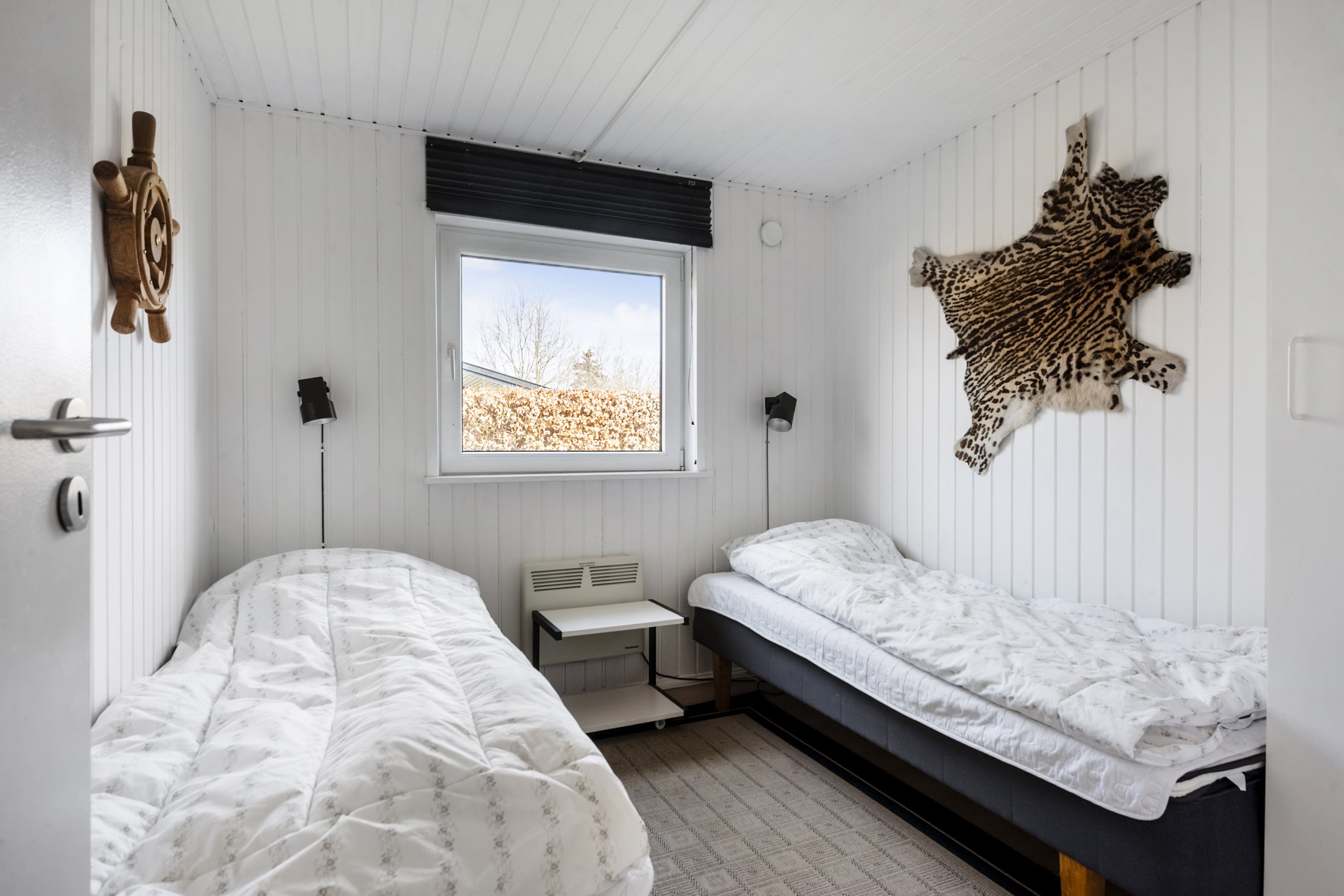 Fremhævet soveværelse billede i fuldskærmstilstand. Billede af Spongsvej 32, Dyngby Strand, 8300 Odder