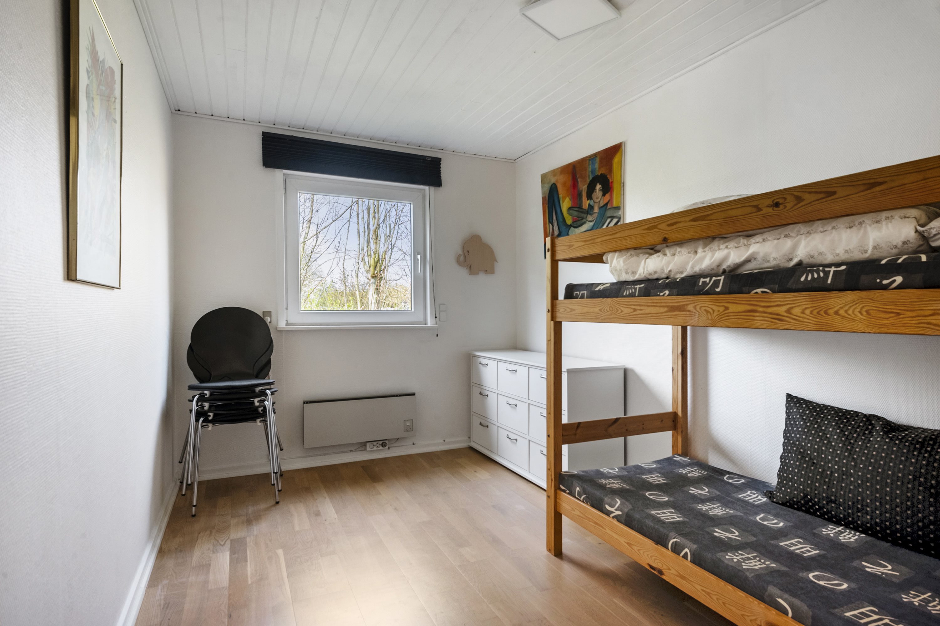 Fremhævet soveværelse billede i fuldskærmstilstand. Billede af Spongsvej 32, Dyngby Strand, 8300 Odder