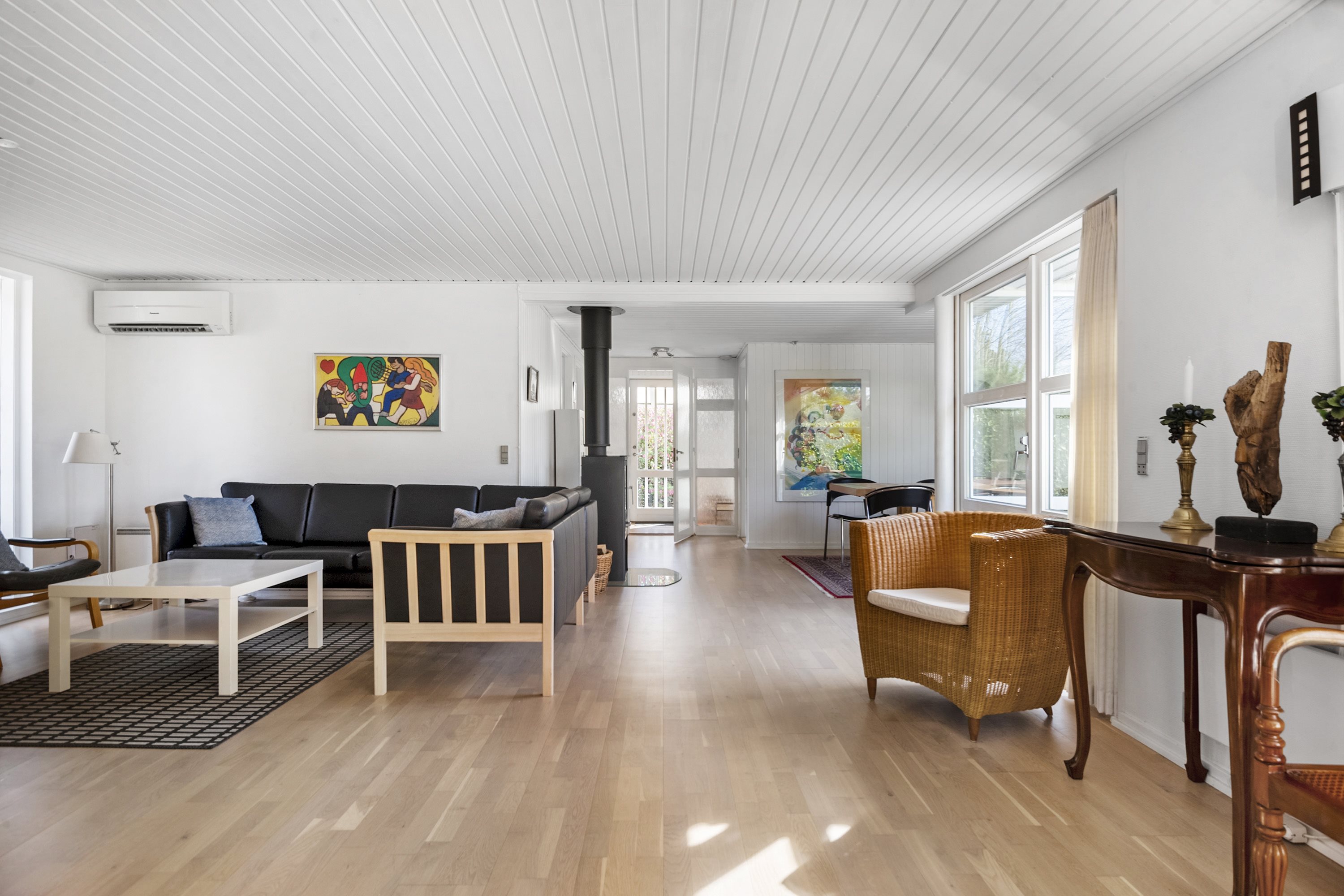 Fremhævet stue billede i fuldskærmstilstand. Billede af Spongsvej 32, Dyngby Strand, 8300 Odder