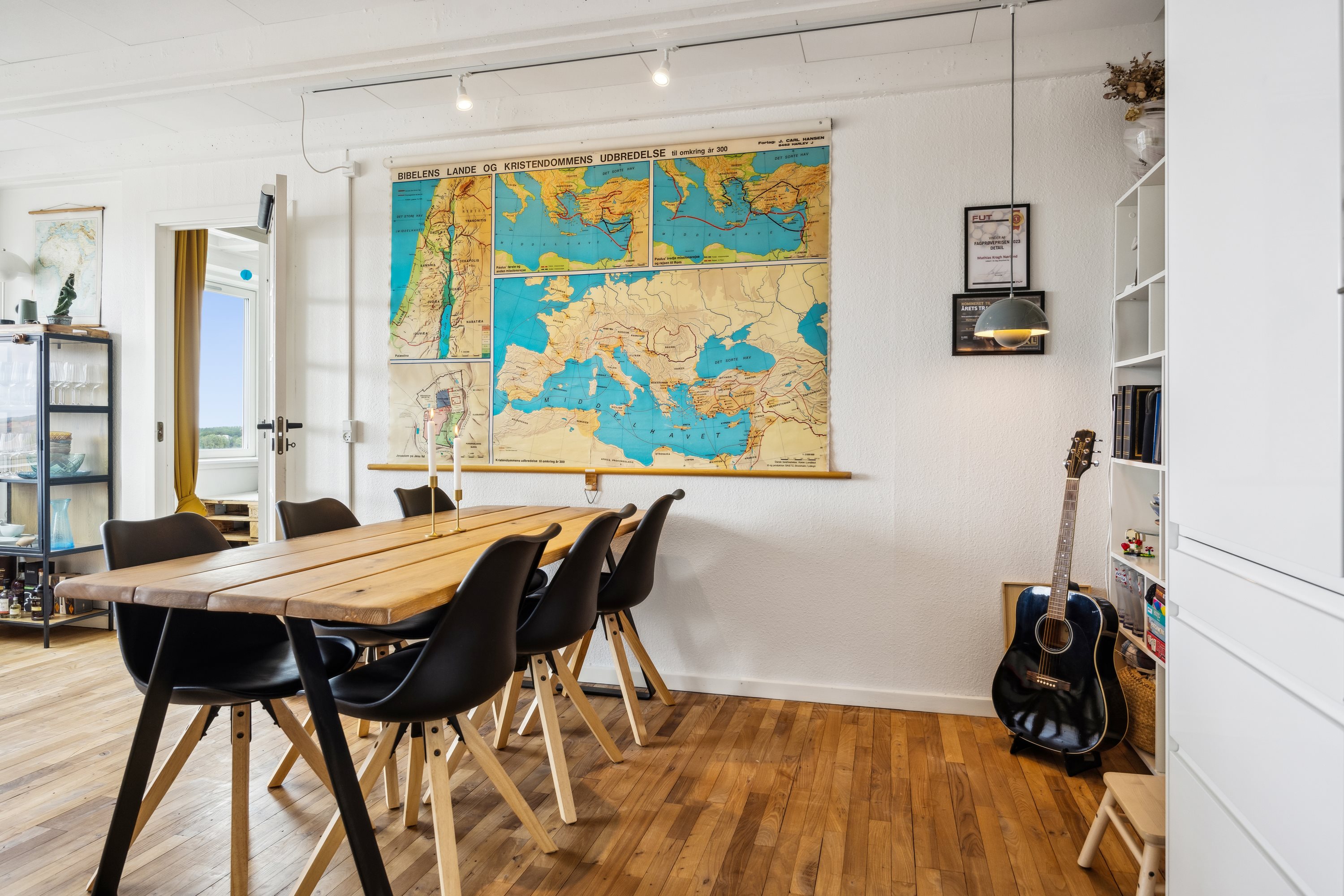 Fremhævet stue billede i fuldskærmstilstand. Billede af Vesterbro 127, 8. 806., 9000 Aalborg