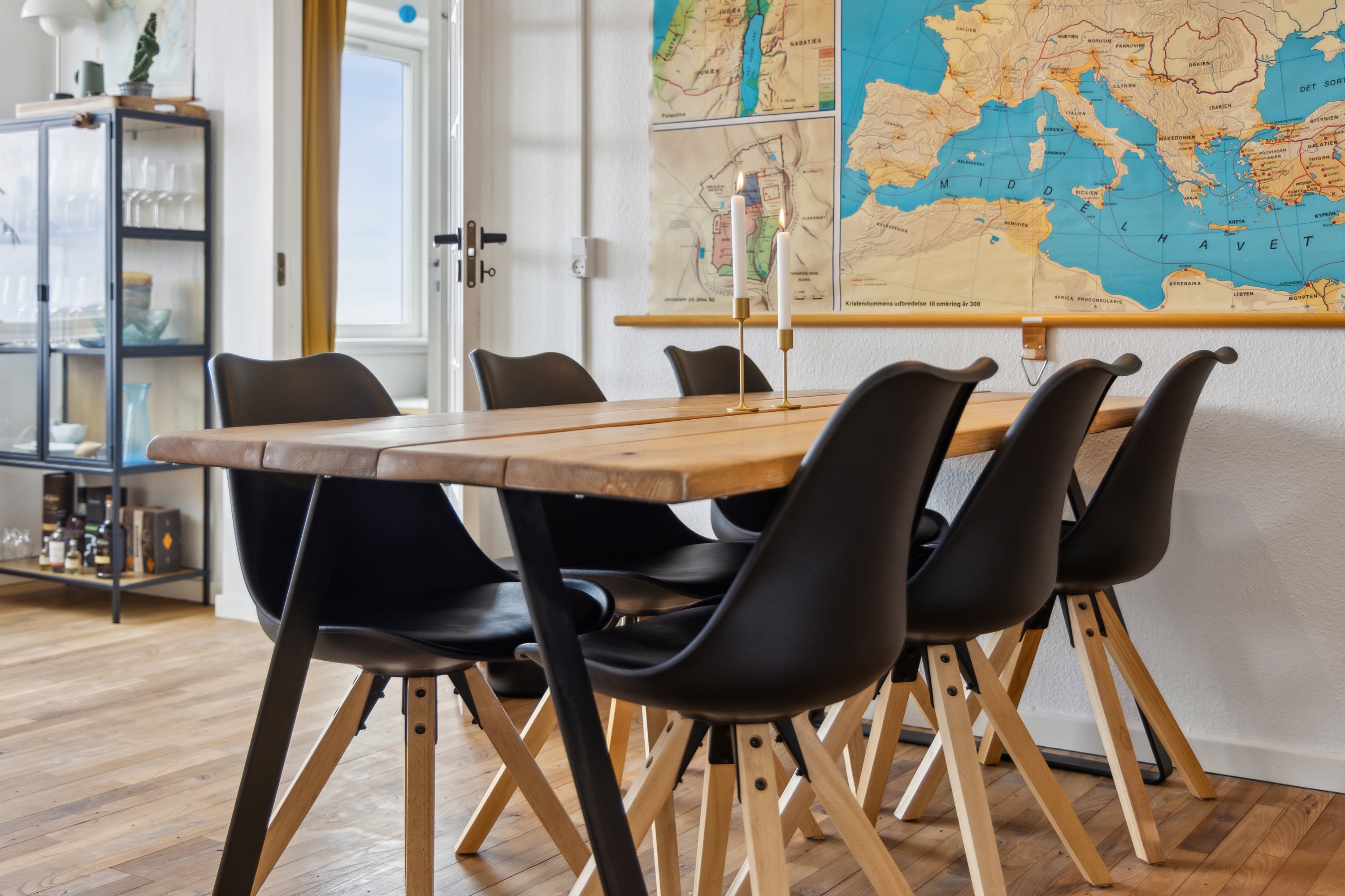 Fremhævet spisestue billede i fuldskærmstilstand. Billede af Vesterbro 127, 8. 806., 9000 Aalborg