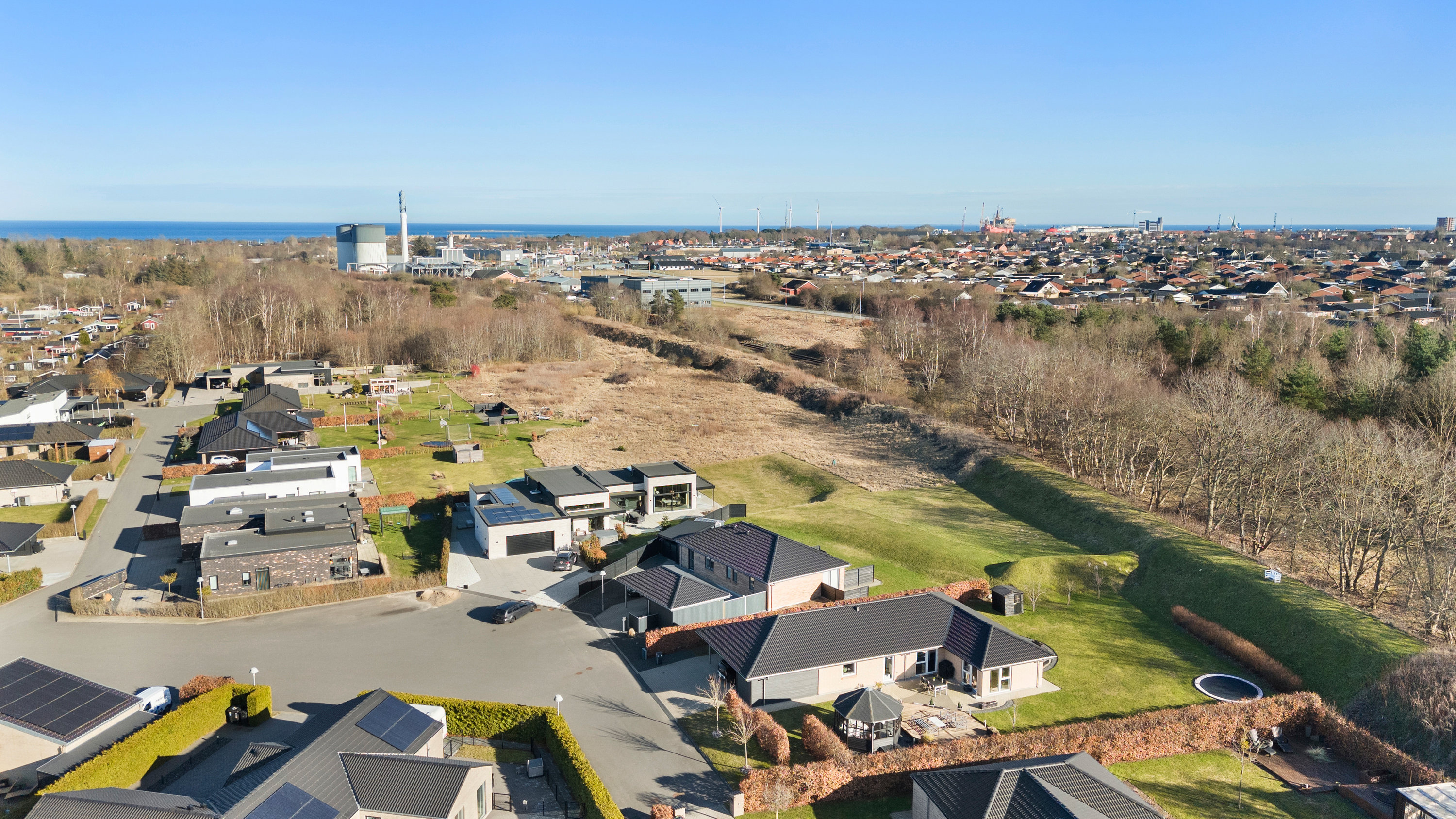 Fremhævet luftfoto billede i fuldskærmstilstand. Billede af Golfhaven 8, 9900 Frederikshavn