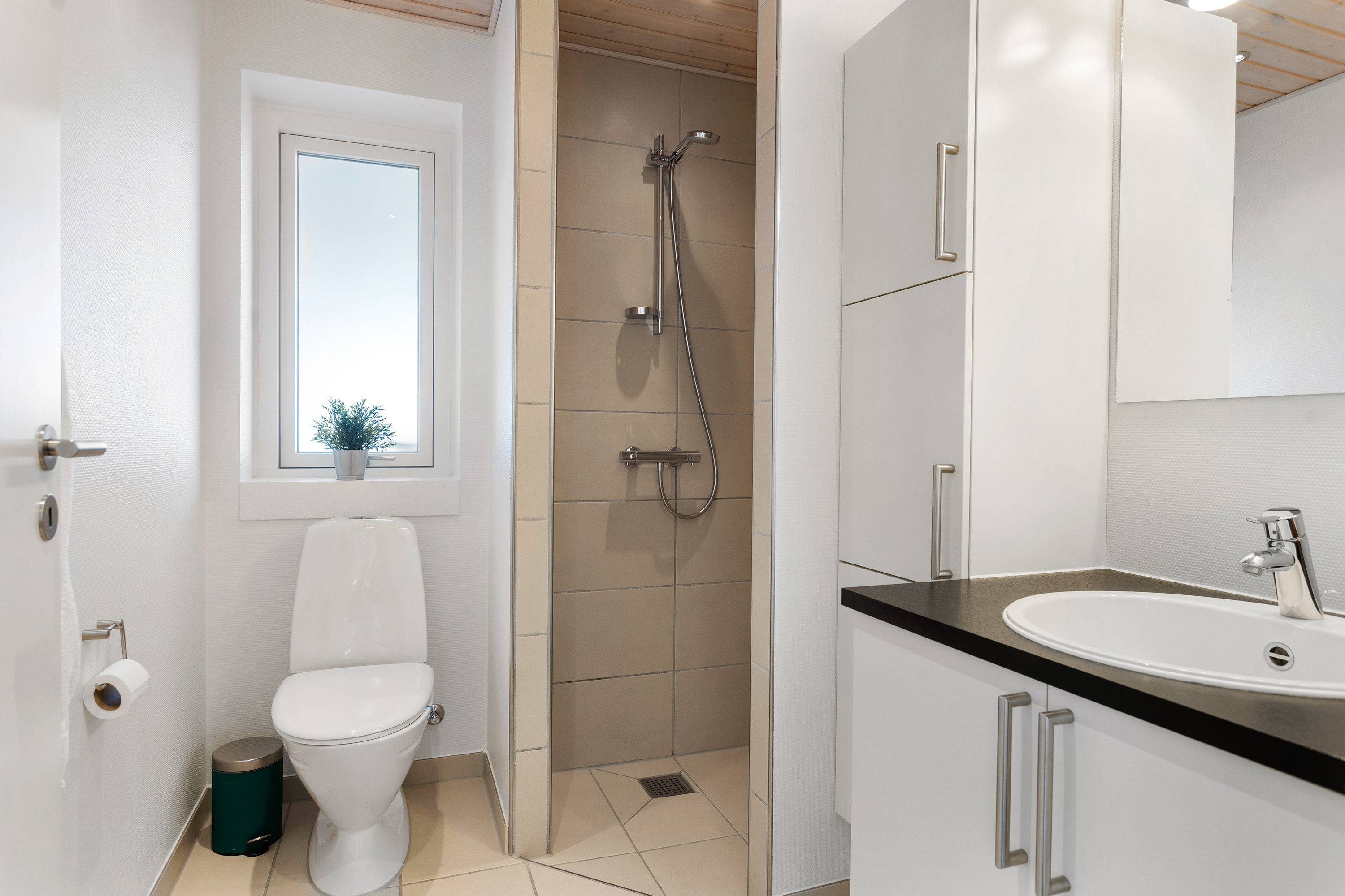 Fremhævet badeværelse billede i fuldskærmstilstand. Billede af Golfhaven 8, 9900 Frederikshavn