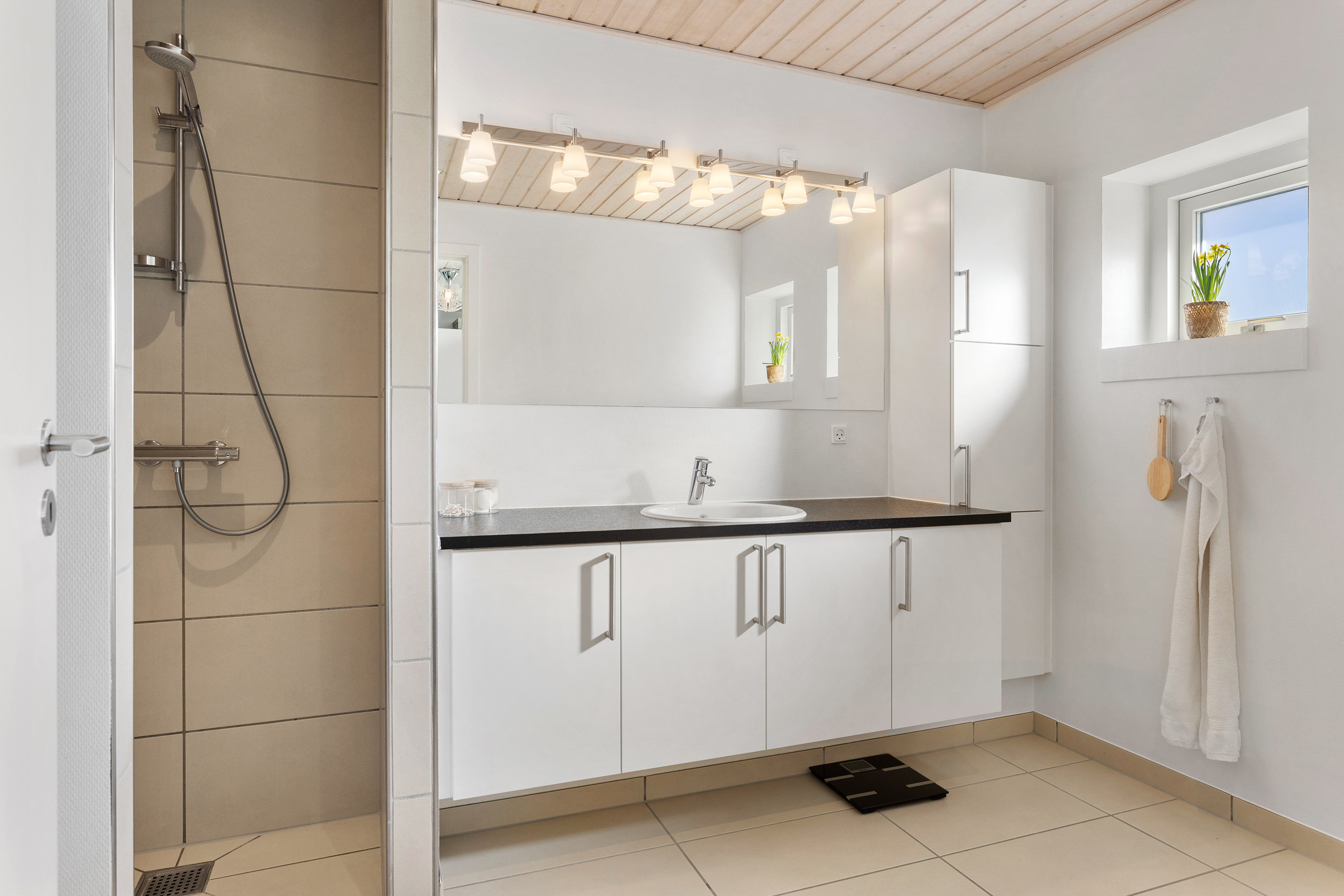 Fremhævet badeværelse billede i fuldskærmstilstand. Billede af Golfhaven 8, 9900 Frederikshavn