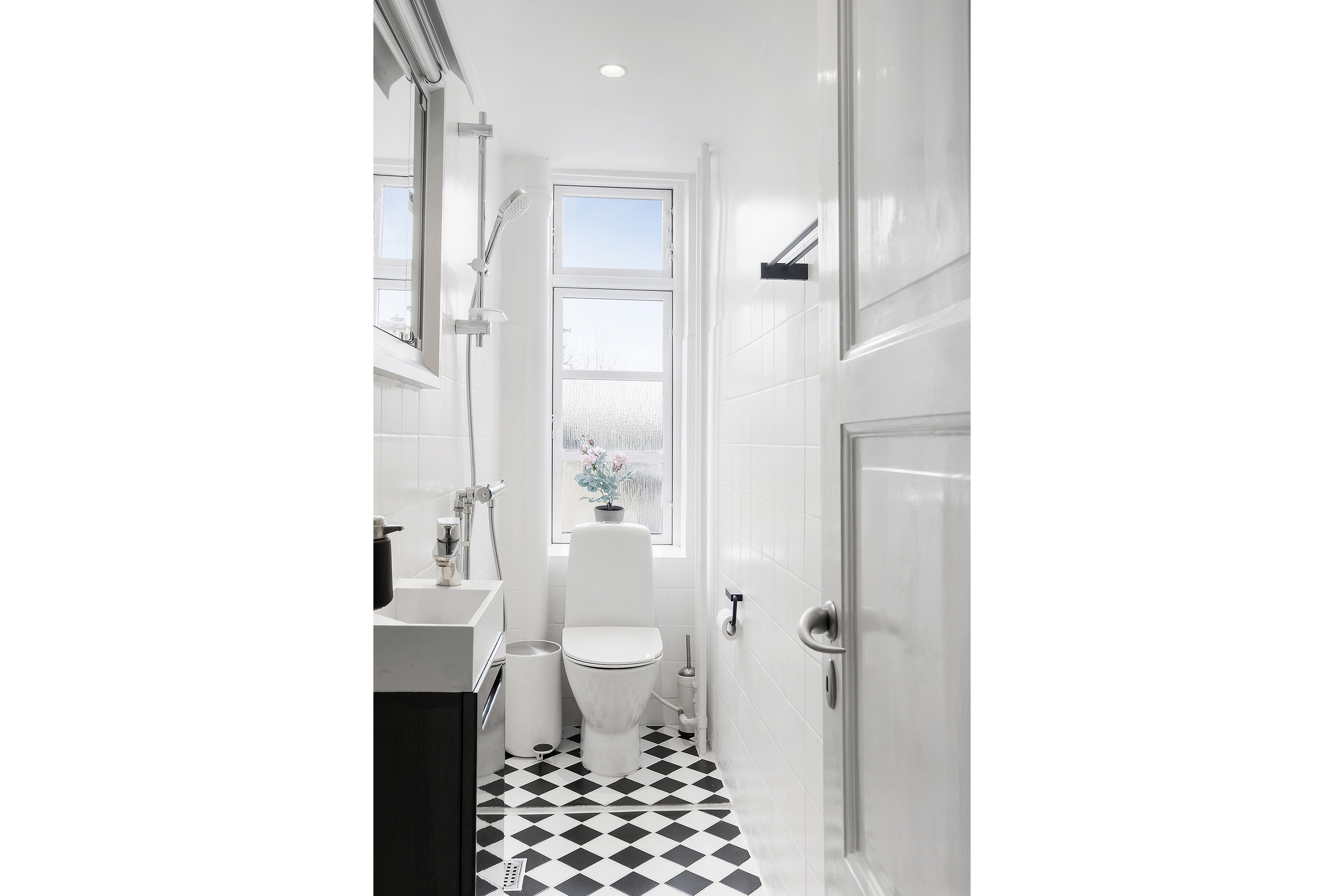 Fremhævet badeværelse billede i fuldskærmstilstand. Billede af Teglgårdsvej 51, 1. tv., 2920 Charlottenlund