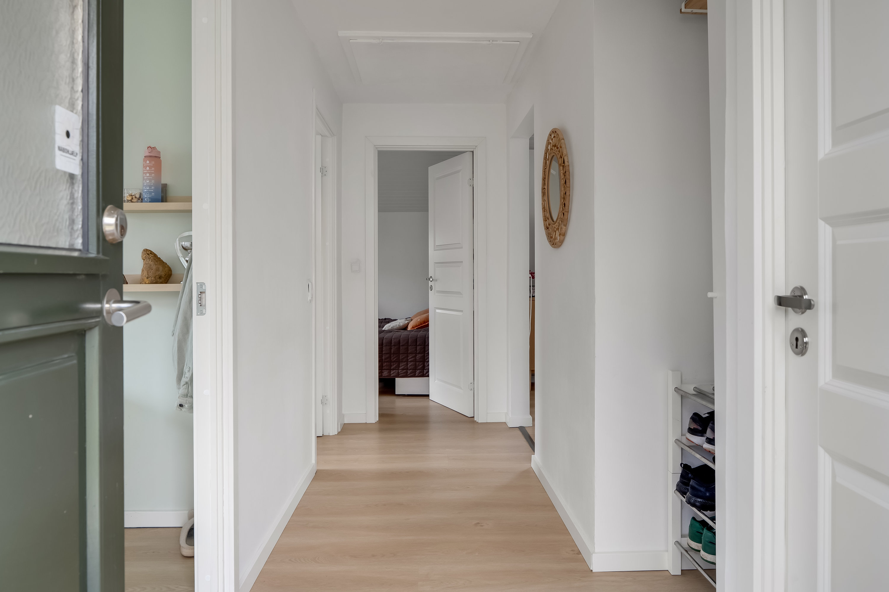 Fremhævet gang billede i fuldskærmstilstand. Billede af Skovledet 138, 3400 Hillerød