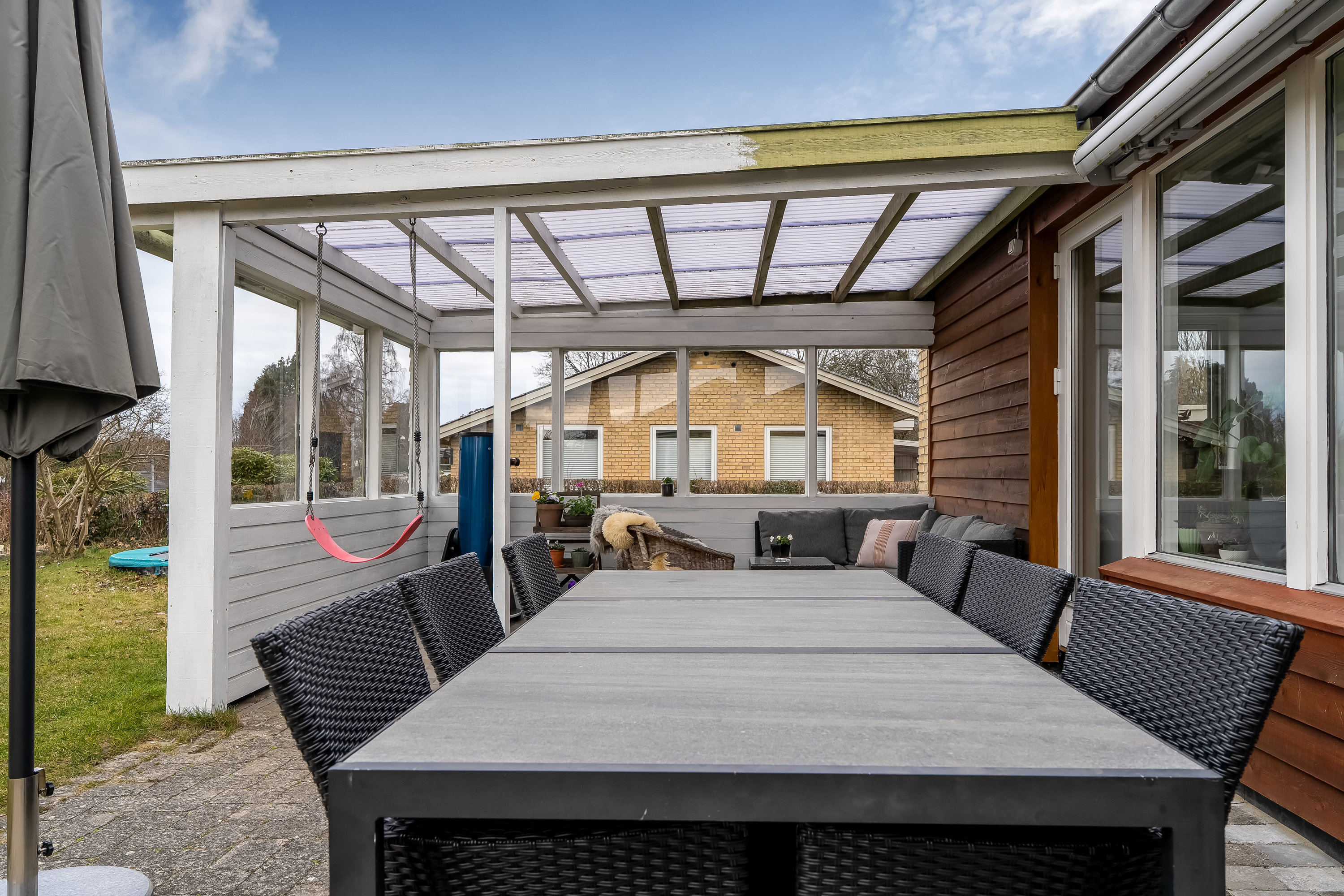 Fremhævet overdækket terrasse billede i fuldskærmstilstand. Billede af Skovledet 138, 3400 Hillerød