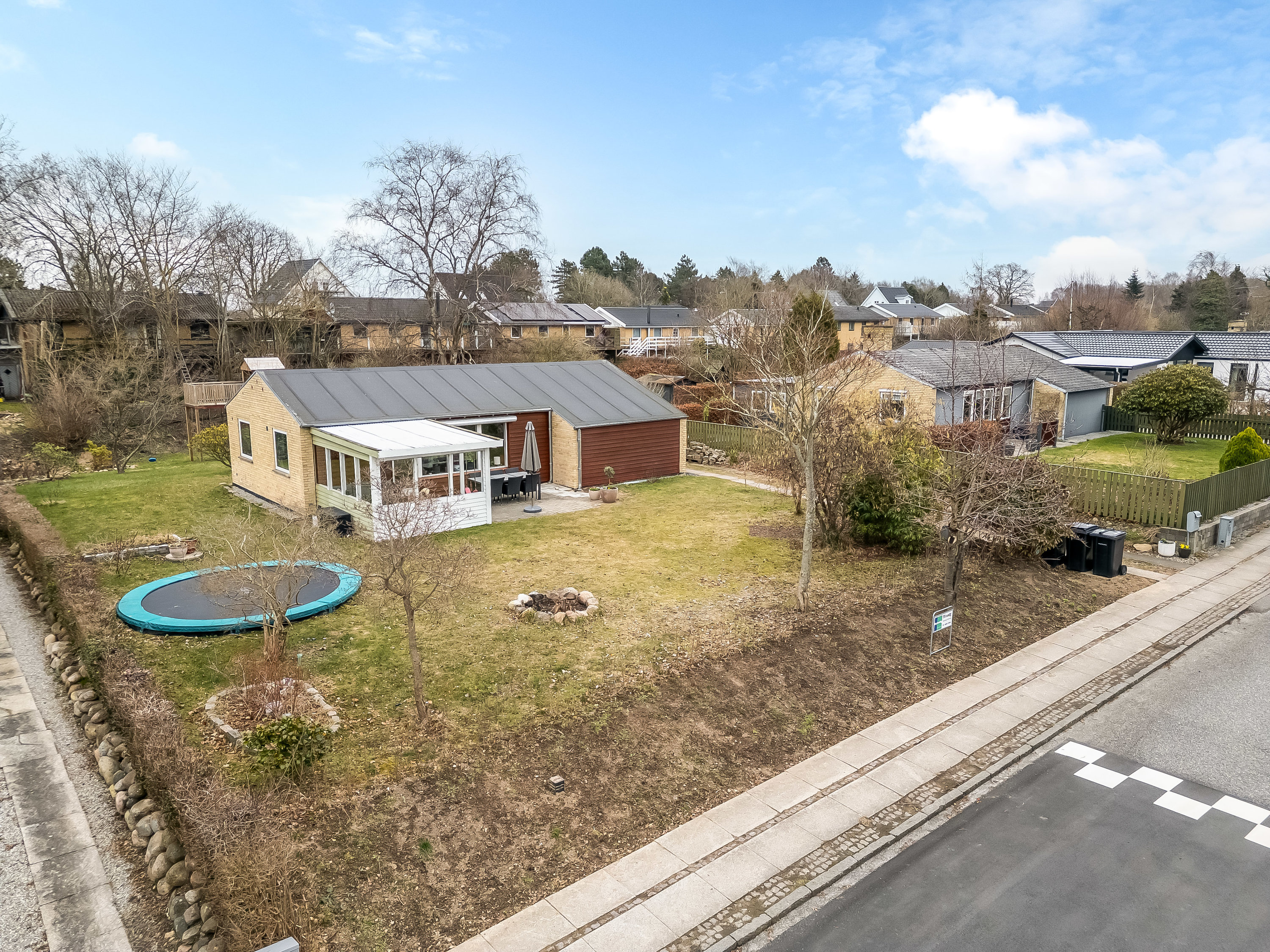 Fremhævet facade billede i fuldskærmstilstand. Billede af Skovledet 138, 3400 Hillerød