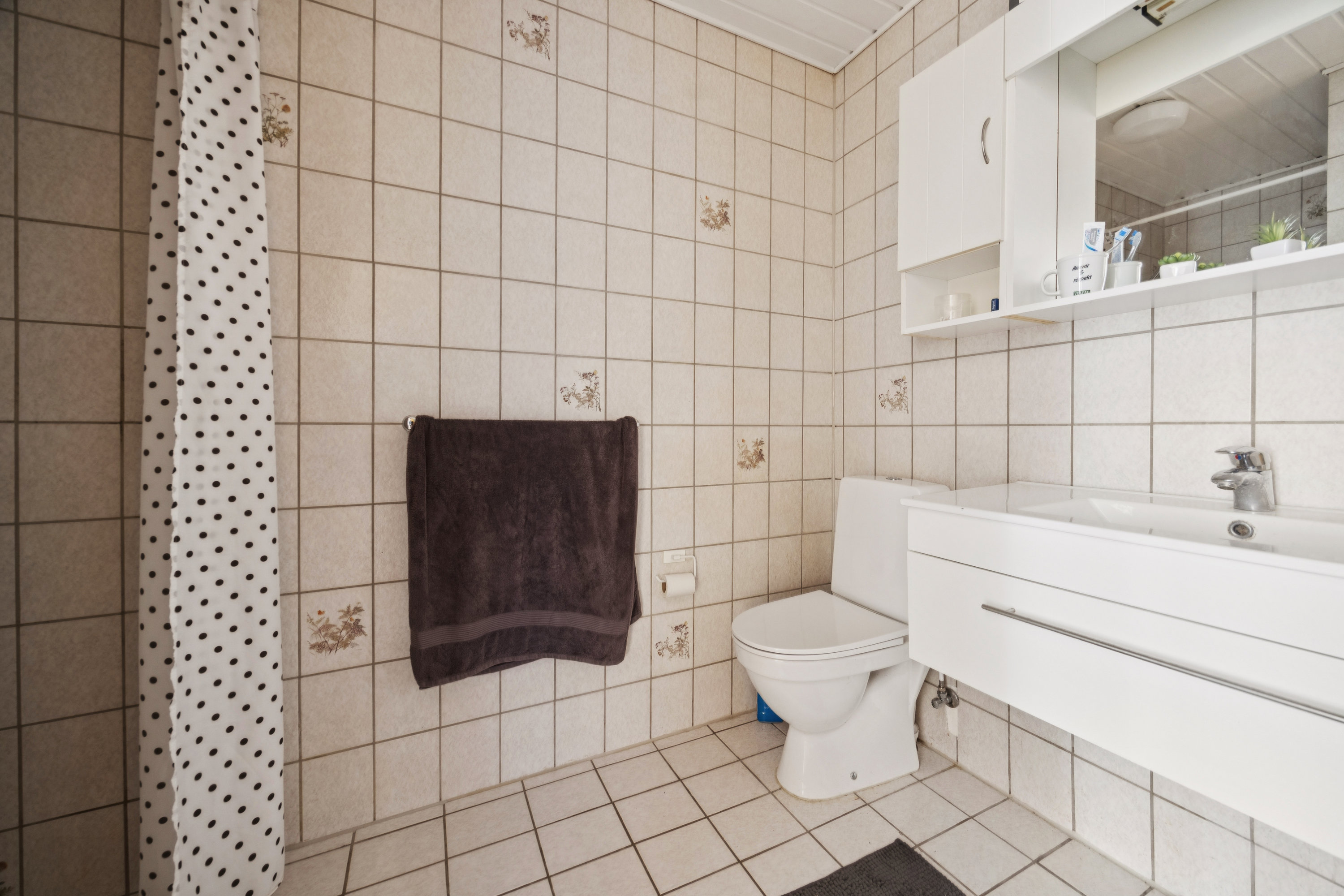 Fremhævet badeværelse billede i fuldskærmstilstand. Billede af Nøddevej 1A, Stae, 9310 Vodskov