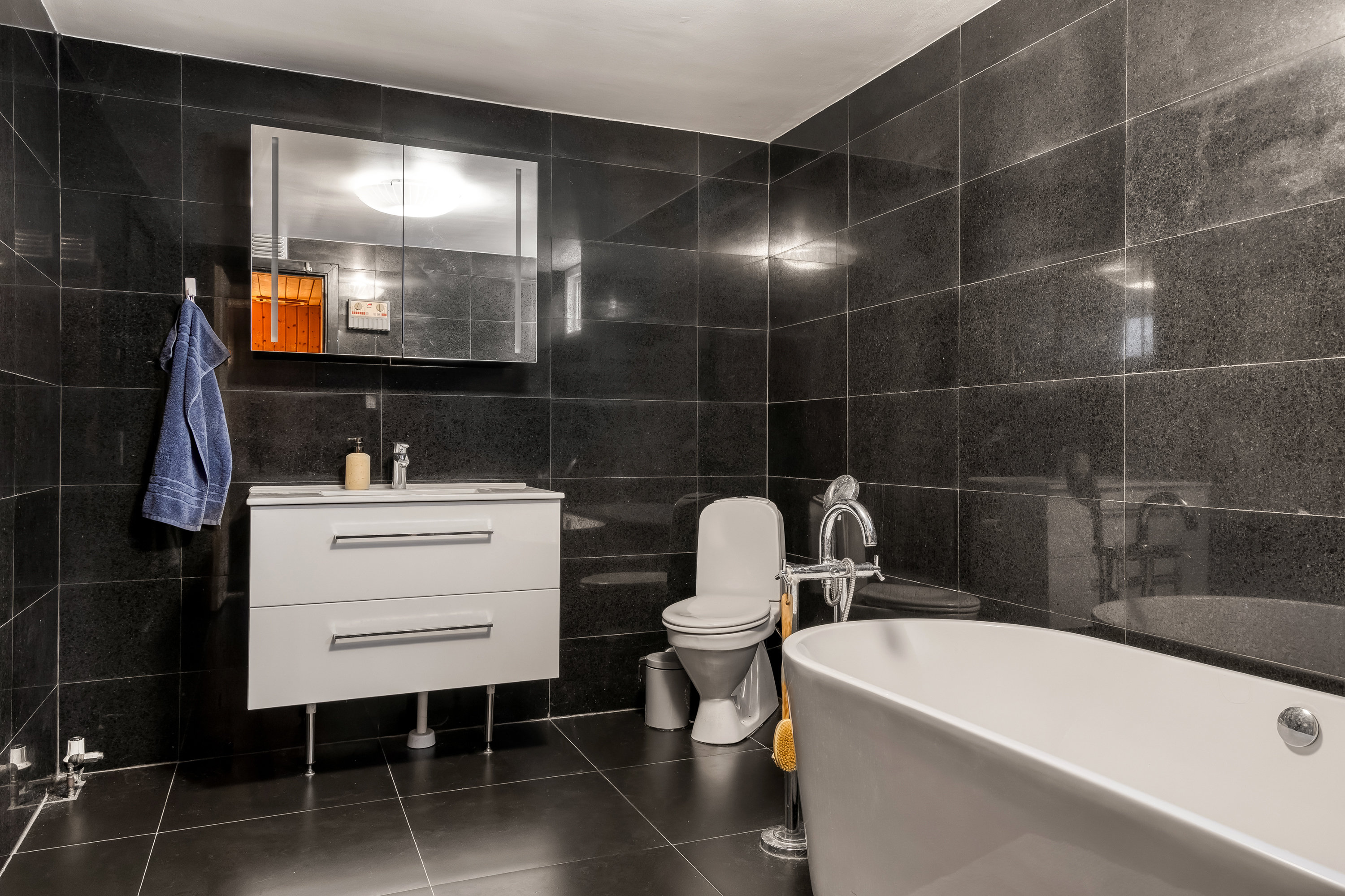 Fremhævet badeværelse billede i fuldskærmstilstand. Billede af Dyrholmen 6, Strand Esbønderup, 3250 Gilleleje