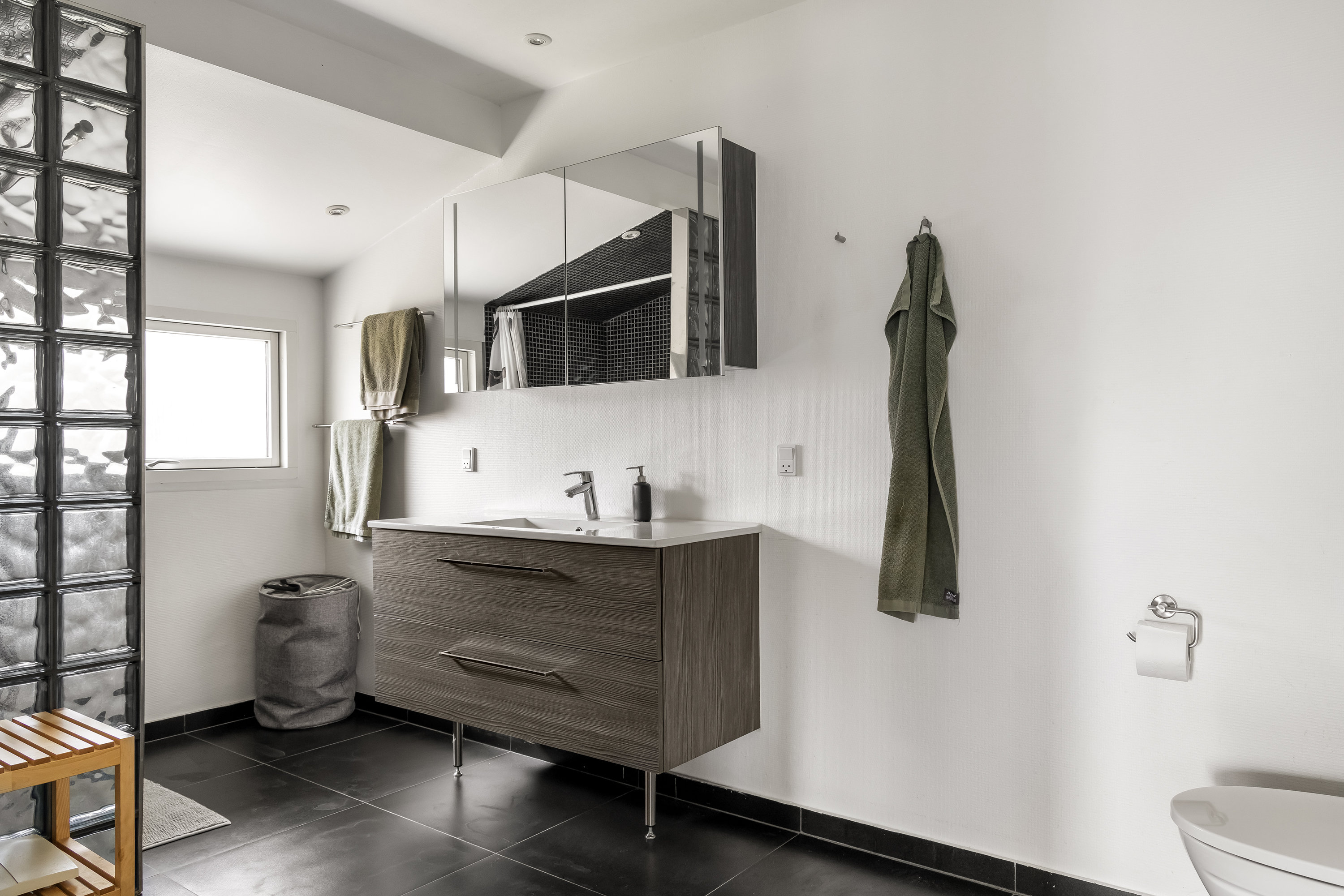 Fremhævet badeværelse billede i fuldskærmstilstand. Billede af Dyrholmen 6, Strand Esbønderup, 3250 Gilleleje