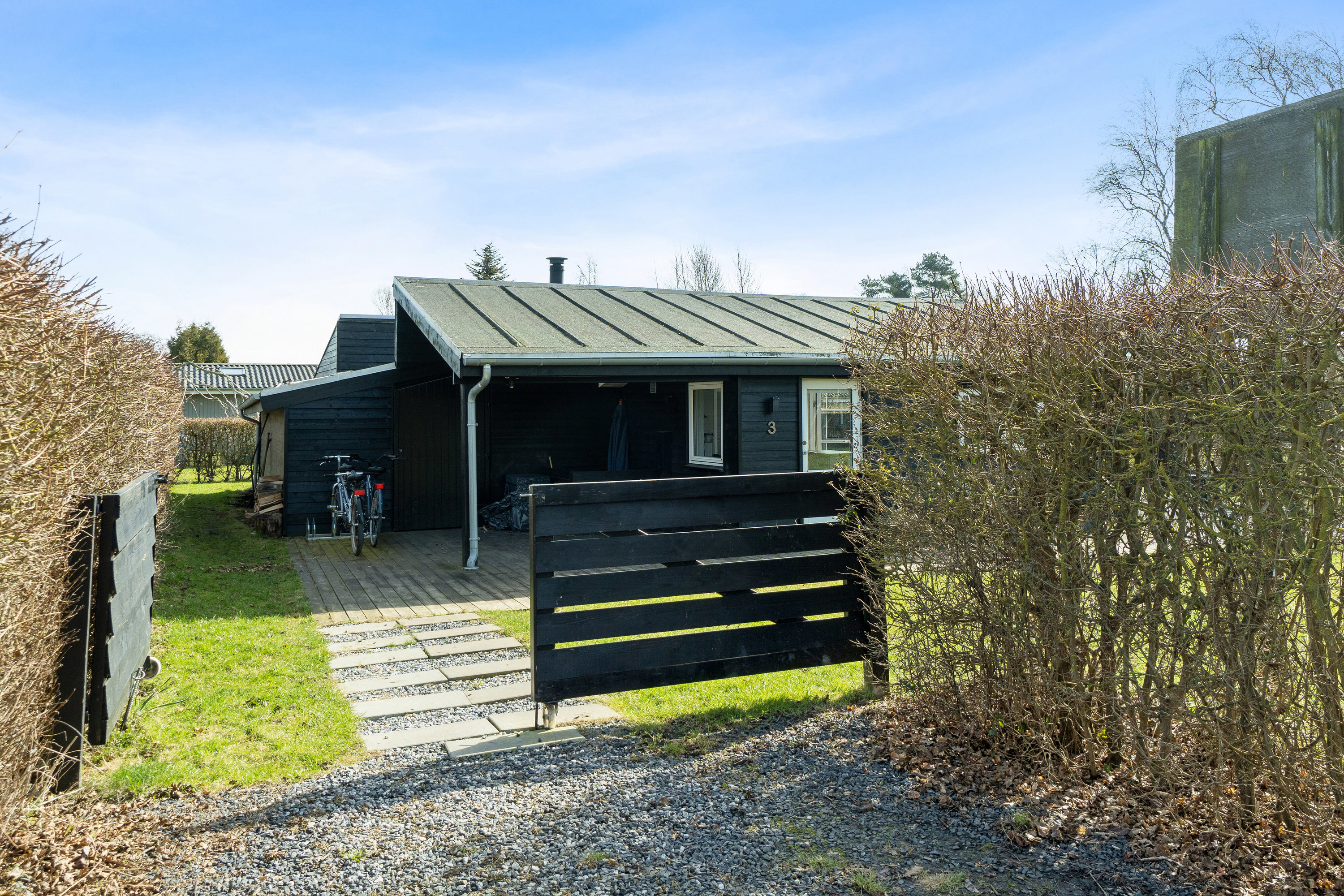 Fremhævet set fra vejen billede i fuldskærmstilstand. Billede af Løvsangervej 3, Ll Kongsmark, 4200 Slagelse