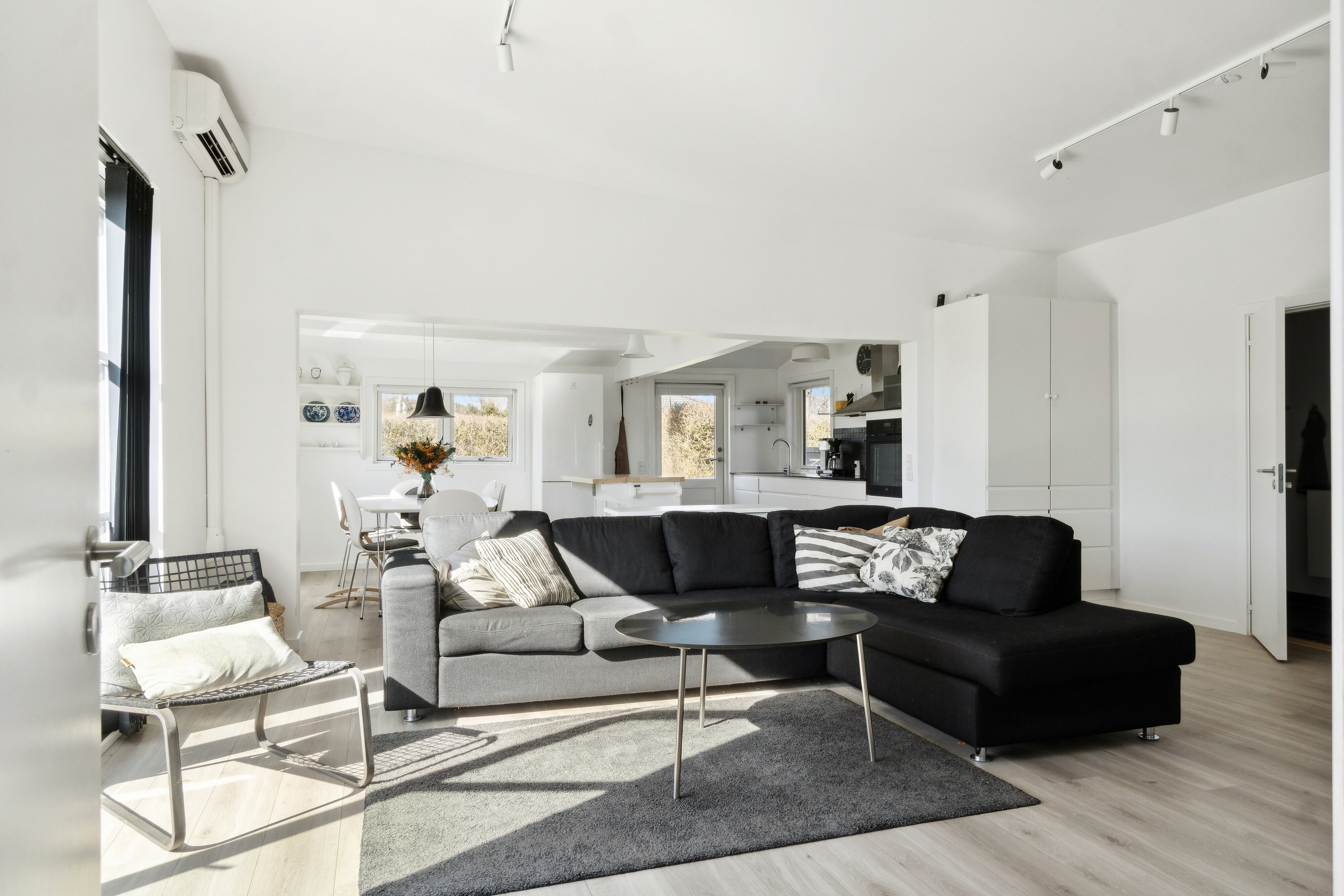 Fremhævet stue billede i fuldskærmstilstand. Billede af Løvsangervej 3, Ll Kongsmark, 4200 Slagelse