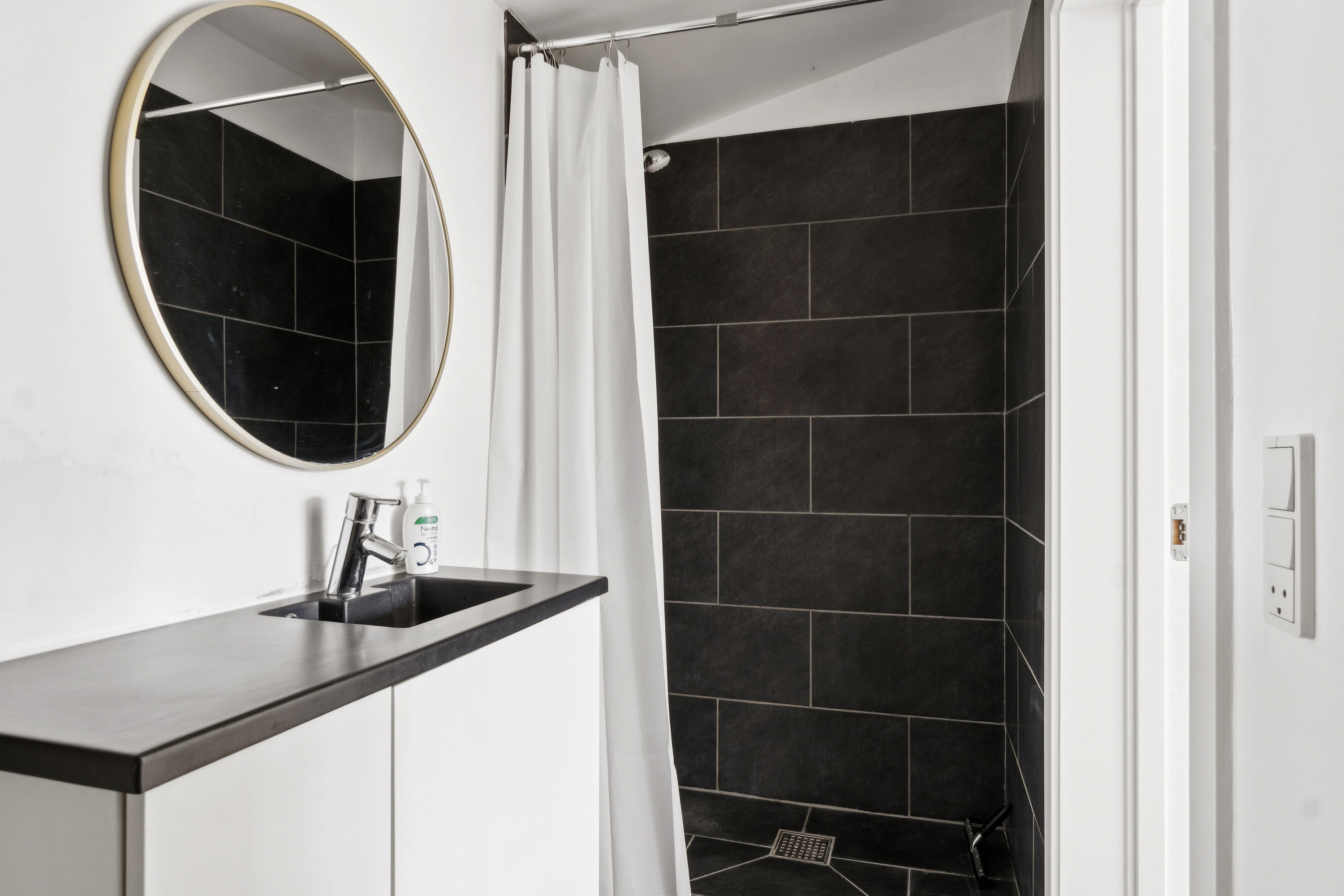 Fremhævet badeværelse billede i fuldskærmstilstand. Billede af Løvsangervej 3, Ll Kongsmark, 4200 Slagelse