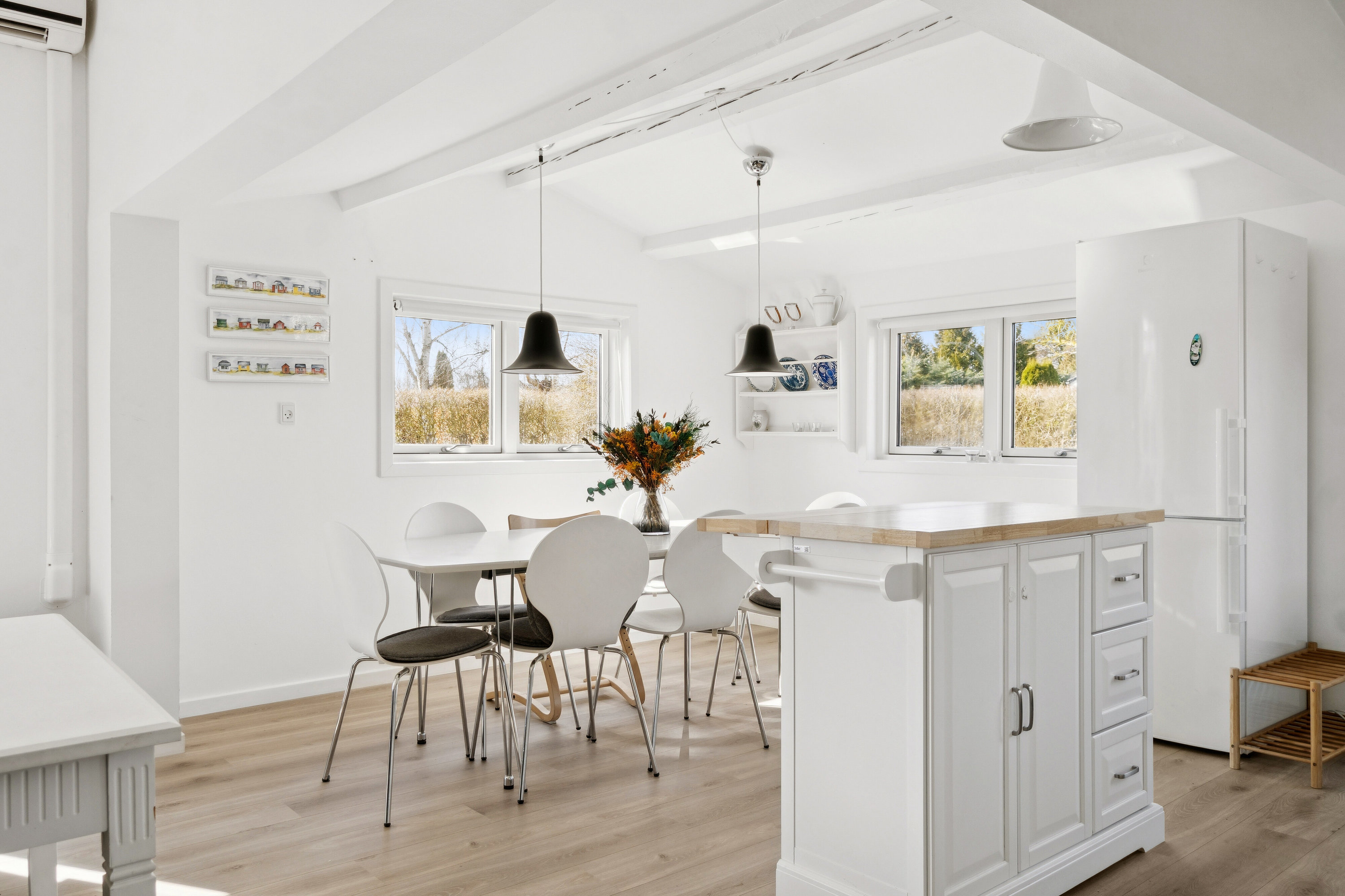 Fremhævet spisestue billede i fuldskærmstilstand. Billede af Løvsangervej 3, Ll Kongsmark, 4200 Slagelse