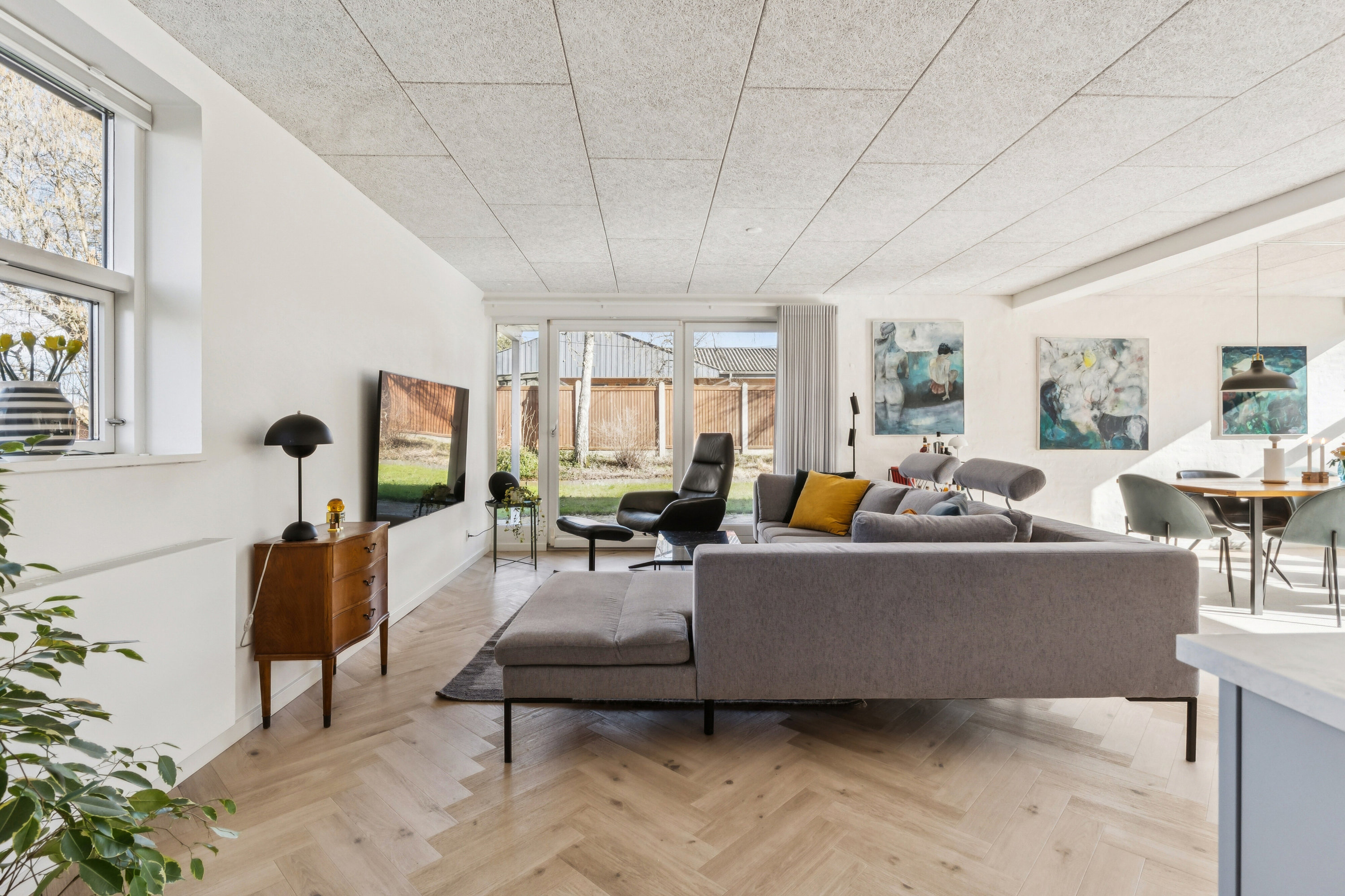 Fremhævet stue billede i fuldskærmstilstand. Billede af Solbakkevej 27, 8600 Silkeborg