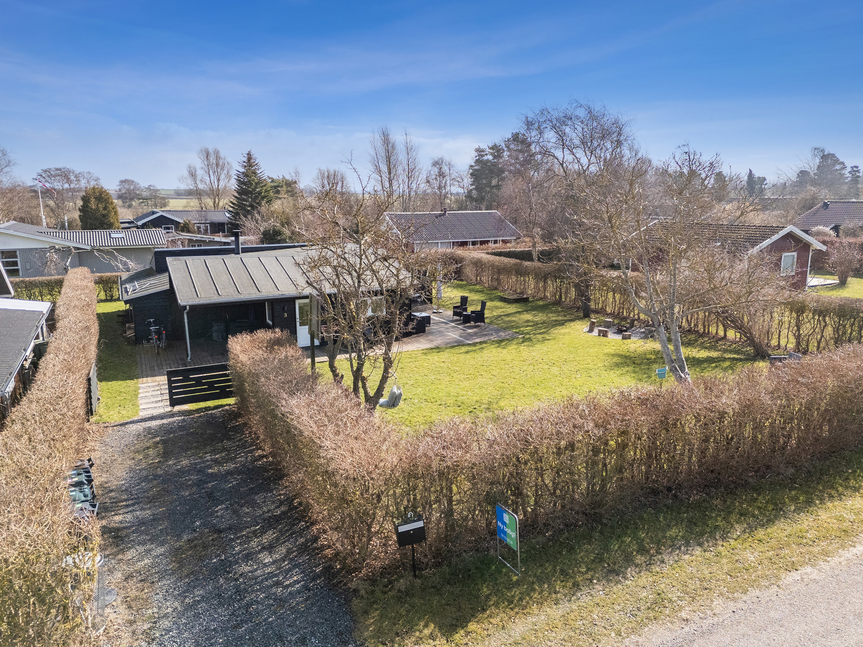 Fremhævet set fra vejen billede i fuldskærmstilstand. Billede af Løvsangervej 3, Ll Kongsmark, 4200 Slagelse