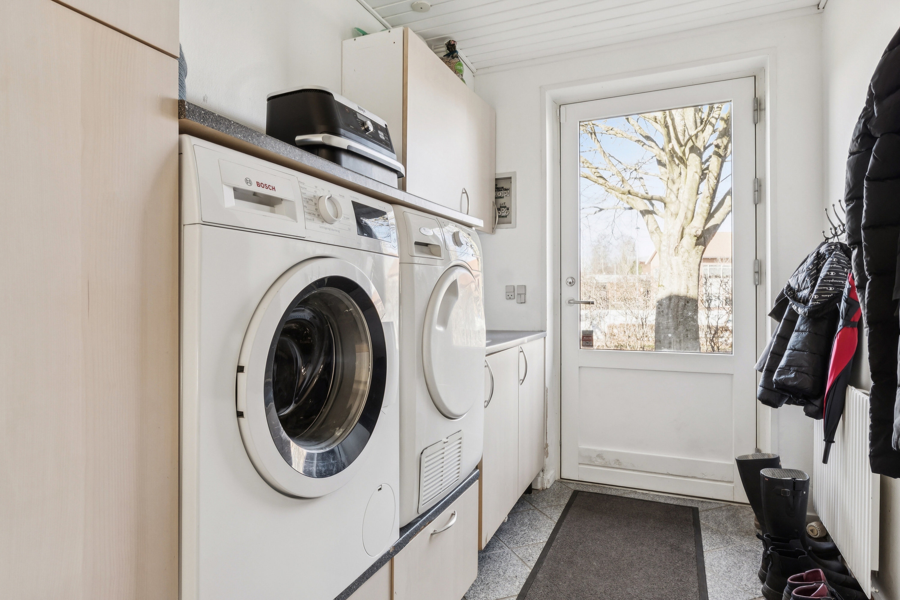 Fremhævet indendørs billede i fuldskærmstilstand. Billede af Solbakkevej 27, 8600 Silkeborg