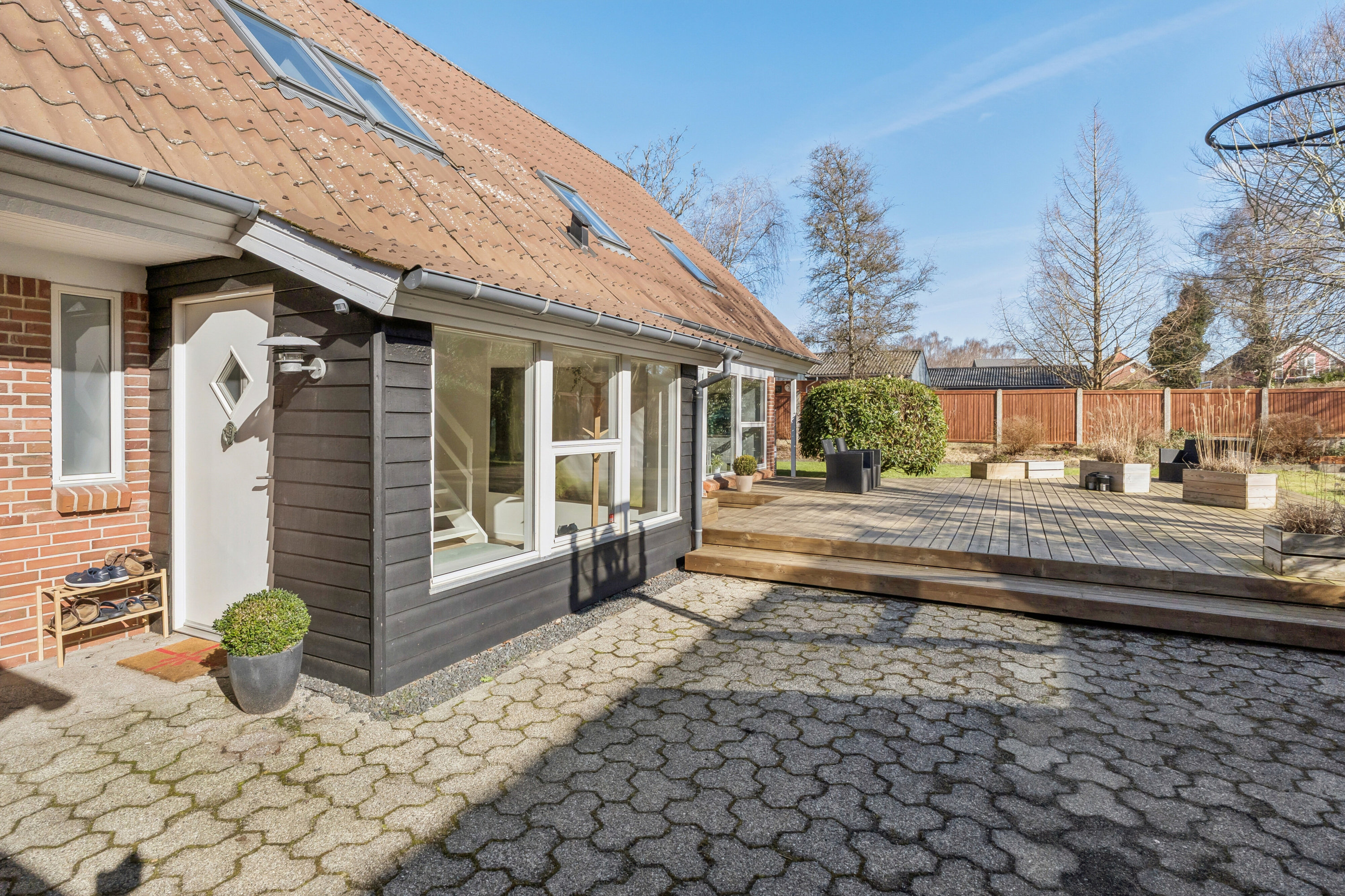 Fremhævet udendørs billede i fuldskærmstilstand. Billede af Solbakkevej 27, 8600 Silkeborg