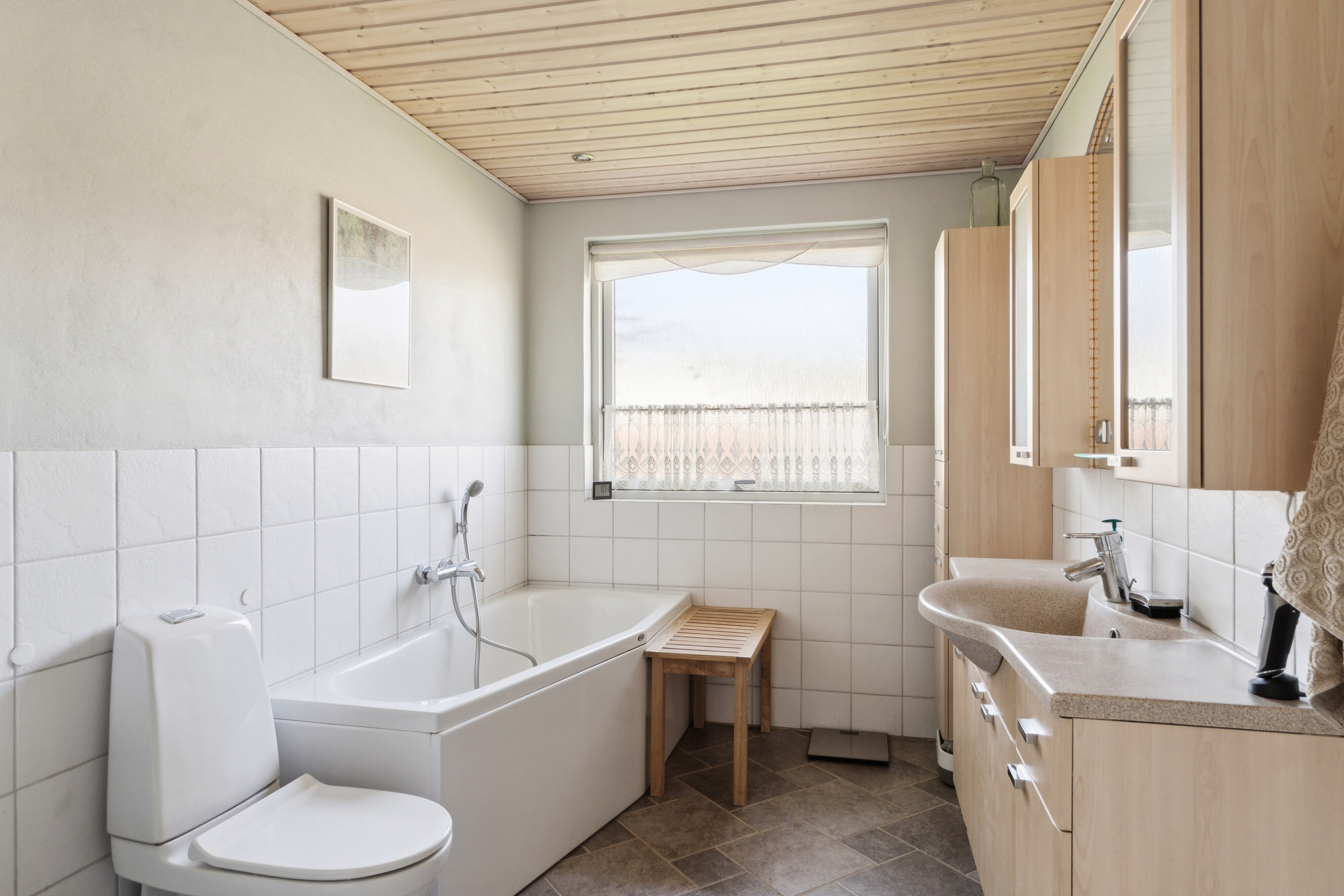 Fremhævet badeværelse billede i fuldskærmstilstand. Billede af Poul Gerness Vej 22, 7430 Ikast