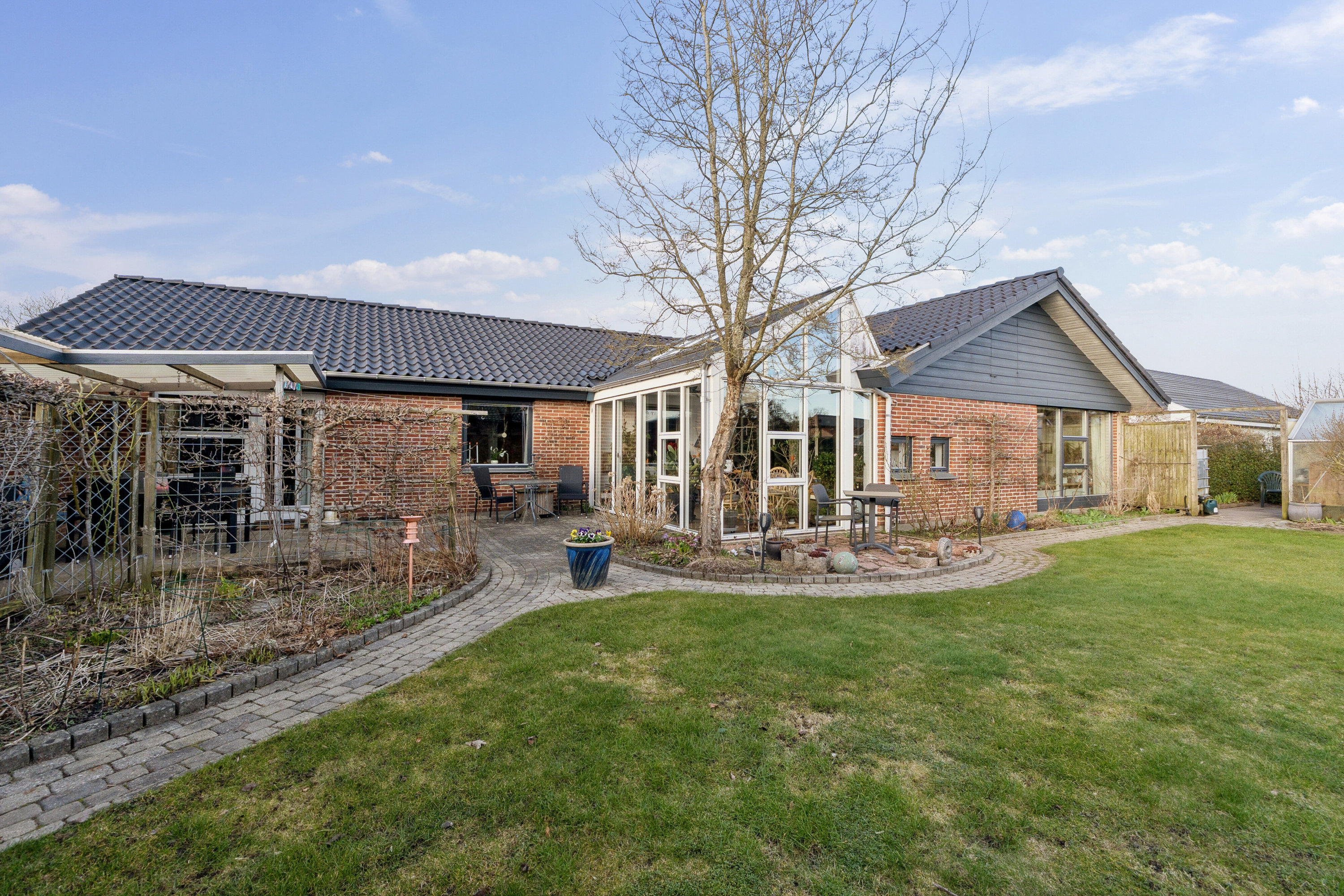 Fremhævet set fra haven billede i fuldskærmstilstand. Billede af Poul Gerness Vej 22, 7430 Ikast