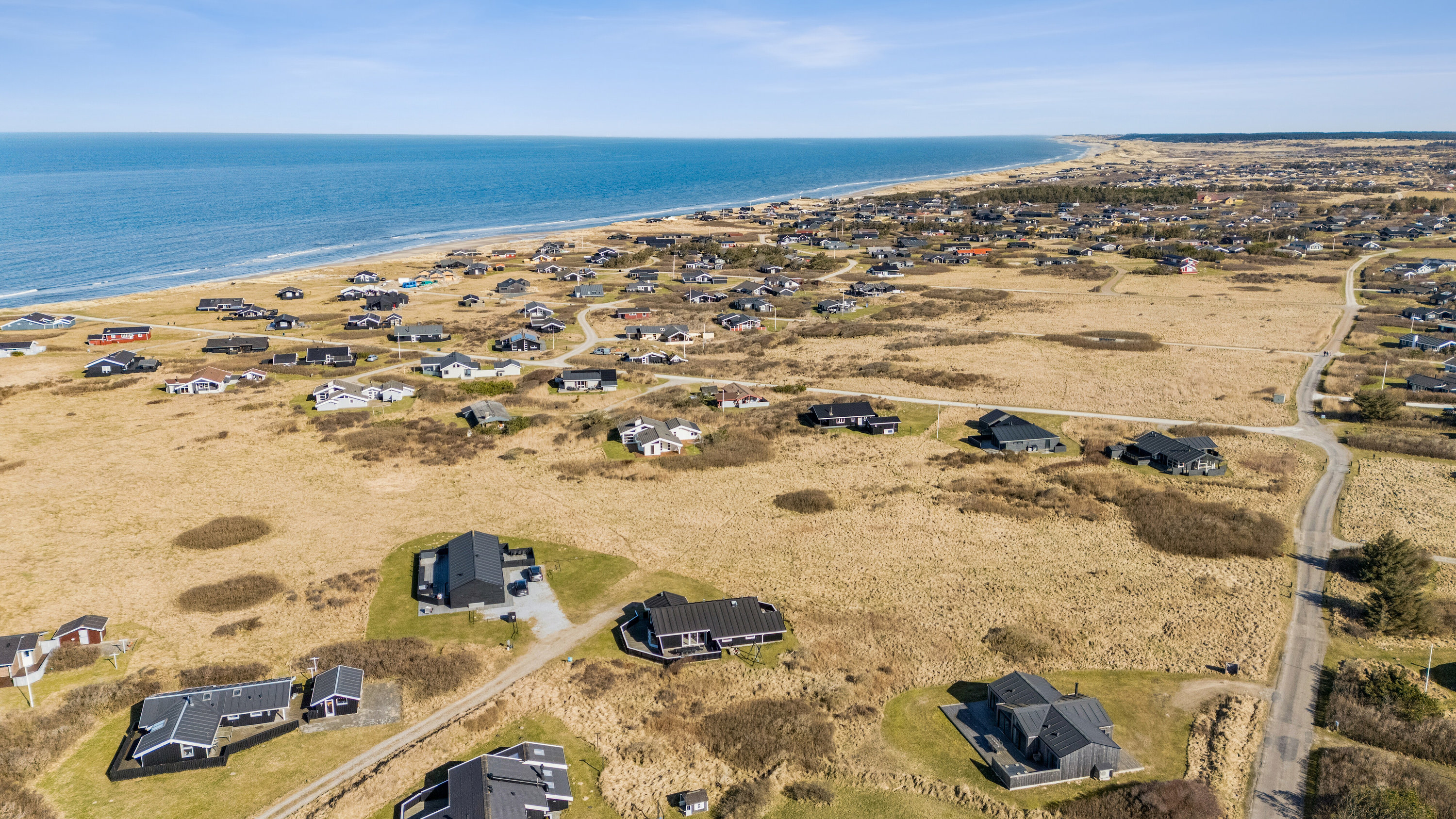 Fremhævet luftfoto billede i fuldskærmstilstand. Billede af Midnatsvej 4, Skal Klit, 9800 Hjørring