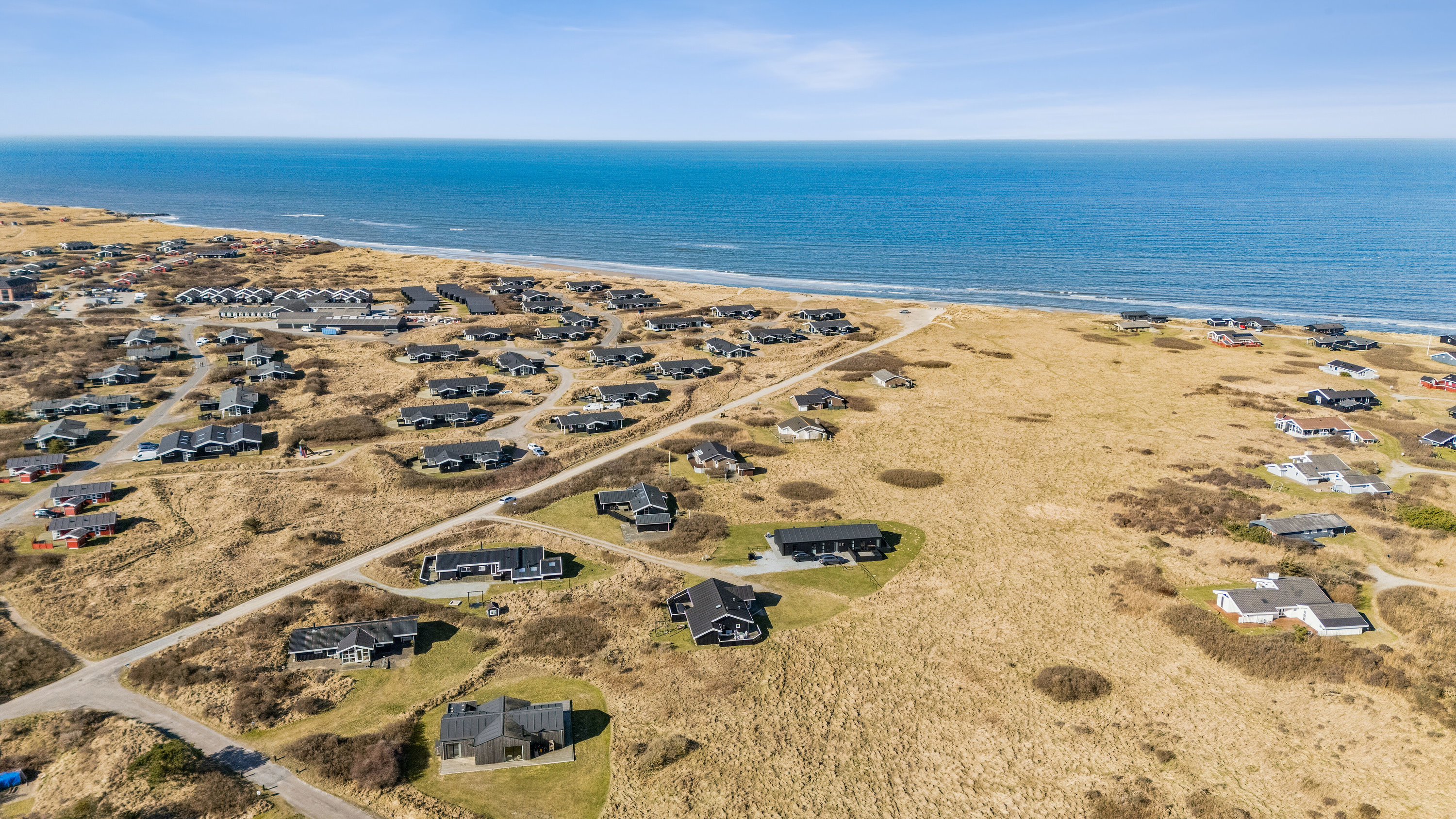 Fremhævet luftfoto billede i fuldskærmstilstand. Billede af Midnatsvej 4, Skal Klit, 9800 Hjørring