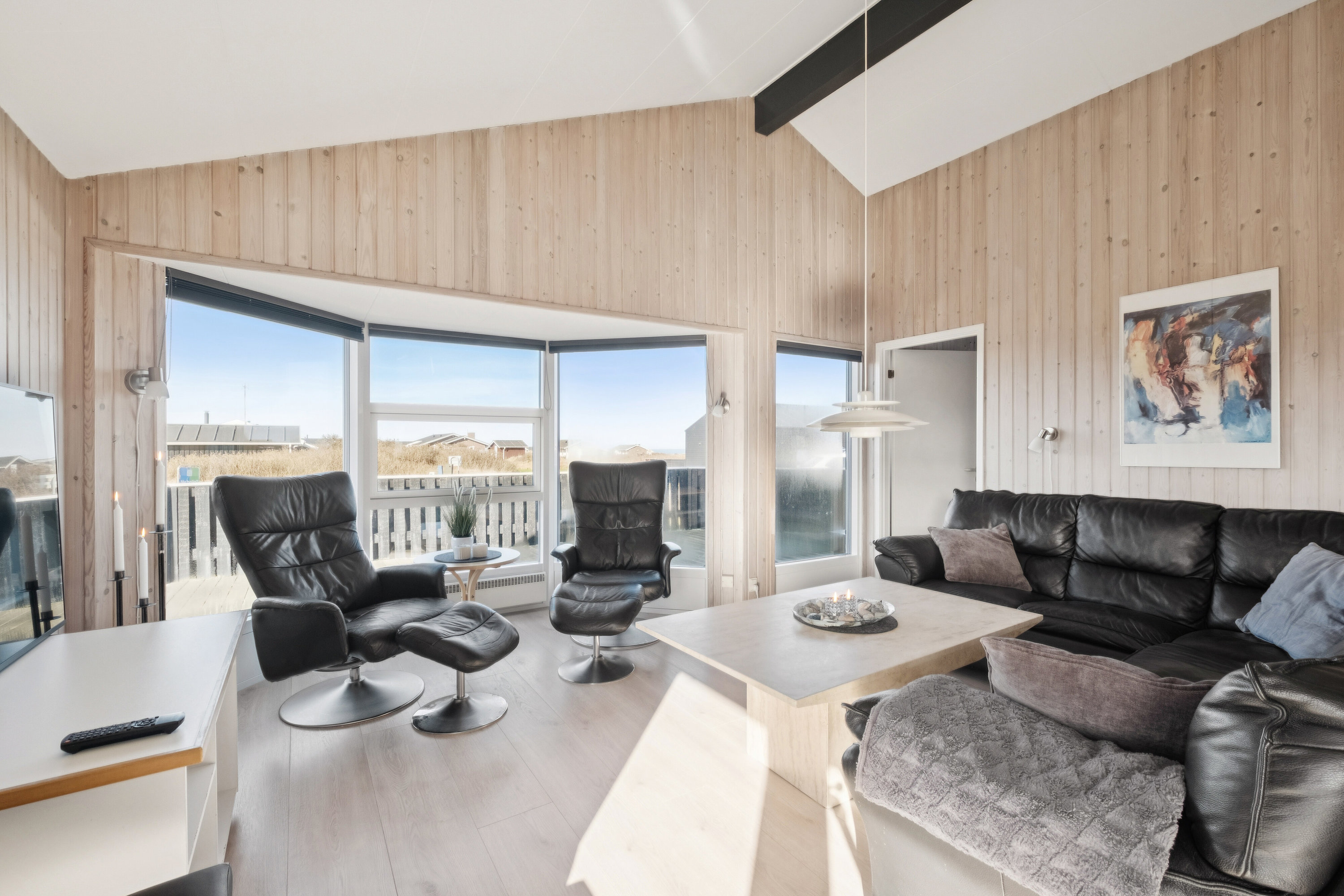 Fremhævet stue billede i fuldskærmstilstand. Billede af Midnatsvej 4, Skal Klit, 9800 Hjørring