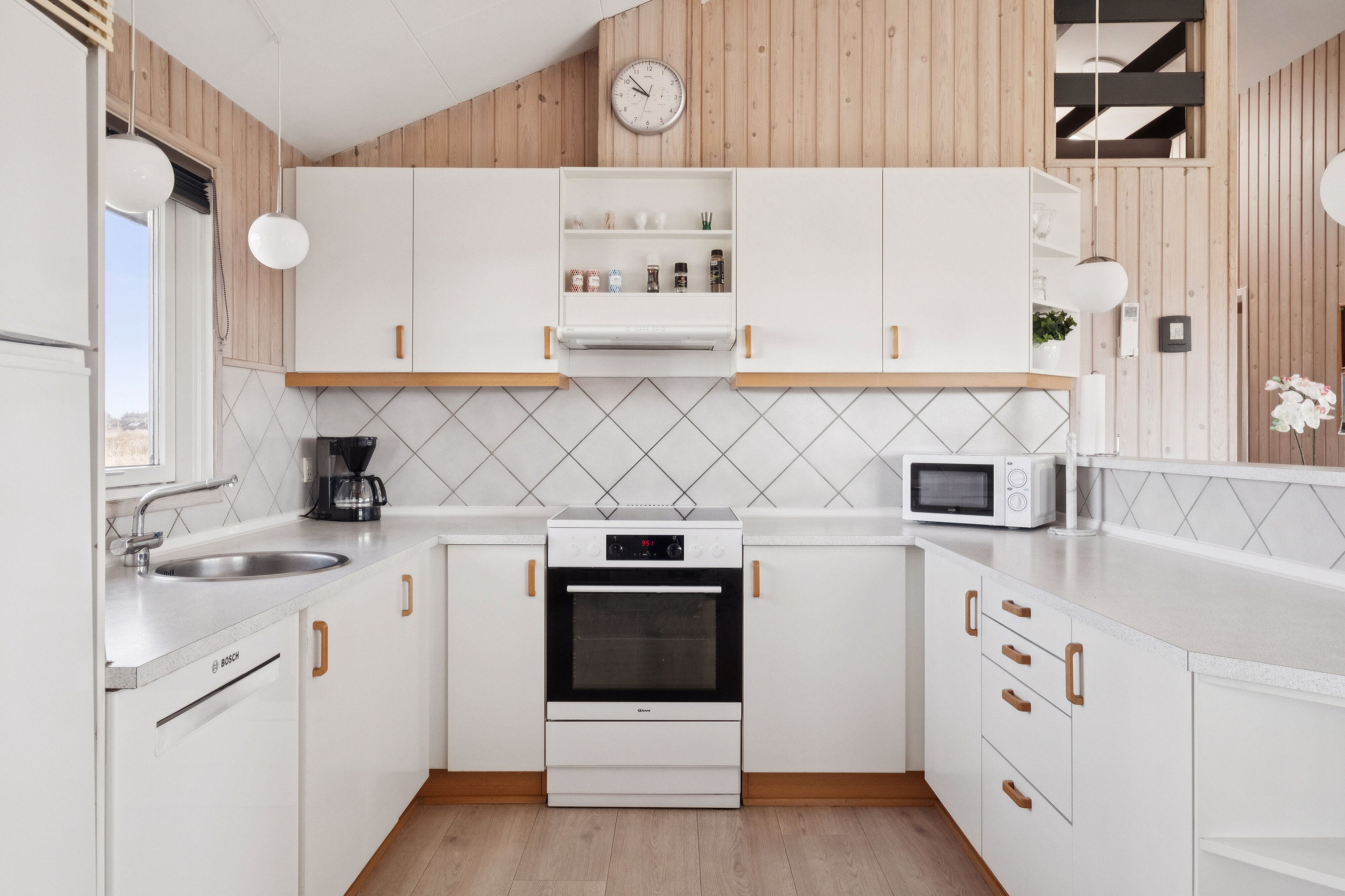 Fremhævet køkken billede i fuldskærmstilstand. Billede af Midnatsvej 4, Skal Klit, 9800 Hjørring