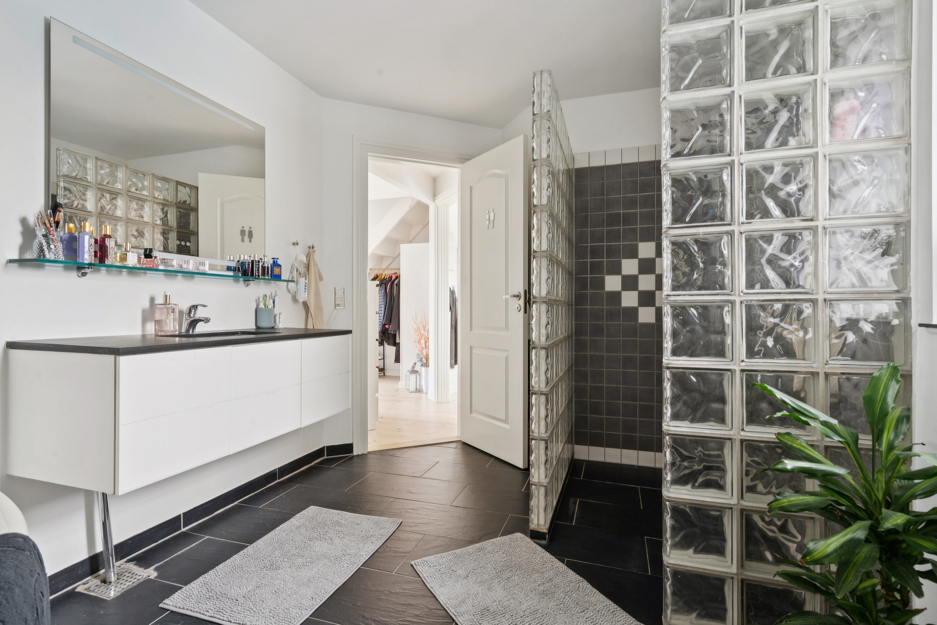 Fremhævet badeværelse billede i fuldskærmstilstand. Billede af Sølvagervej 6, 4640 Faxe