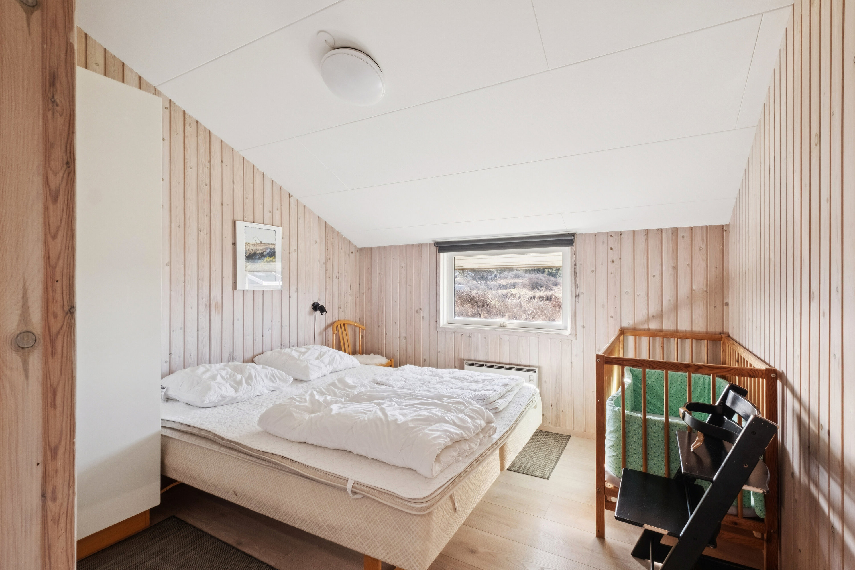 Fremhævet soveværelse billede i fuldskærmstilstand. Billede af Midnatsvej 4, Skal Klit, 9800 Hjørring