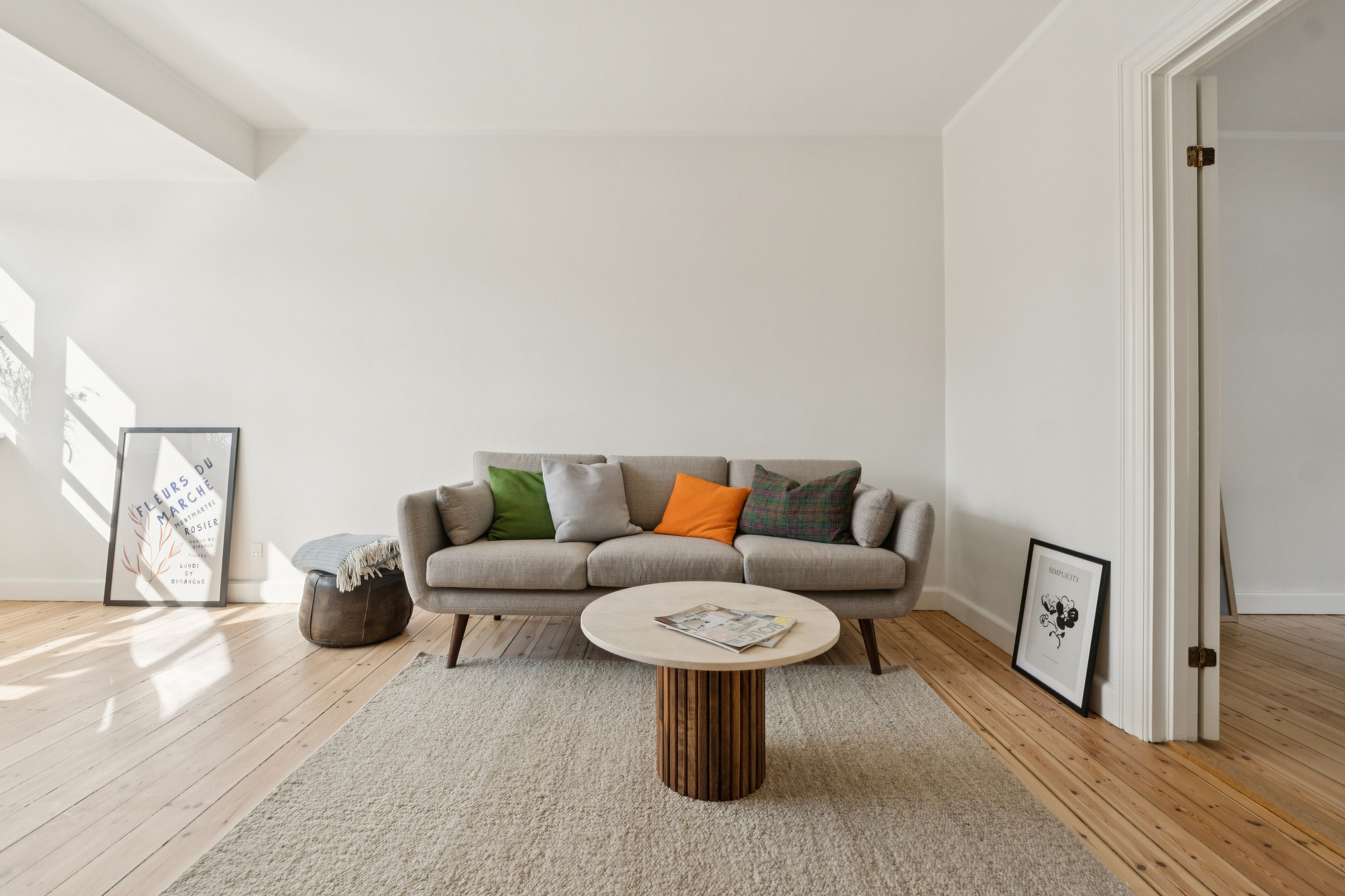 Fremhævet stue billede i fuldskærmstilstand. Billede af Padborgvej 45, 2610 Rødovre