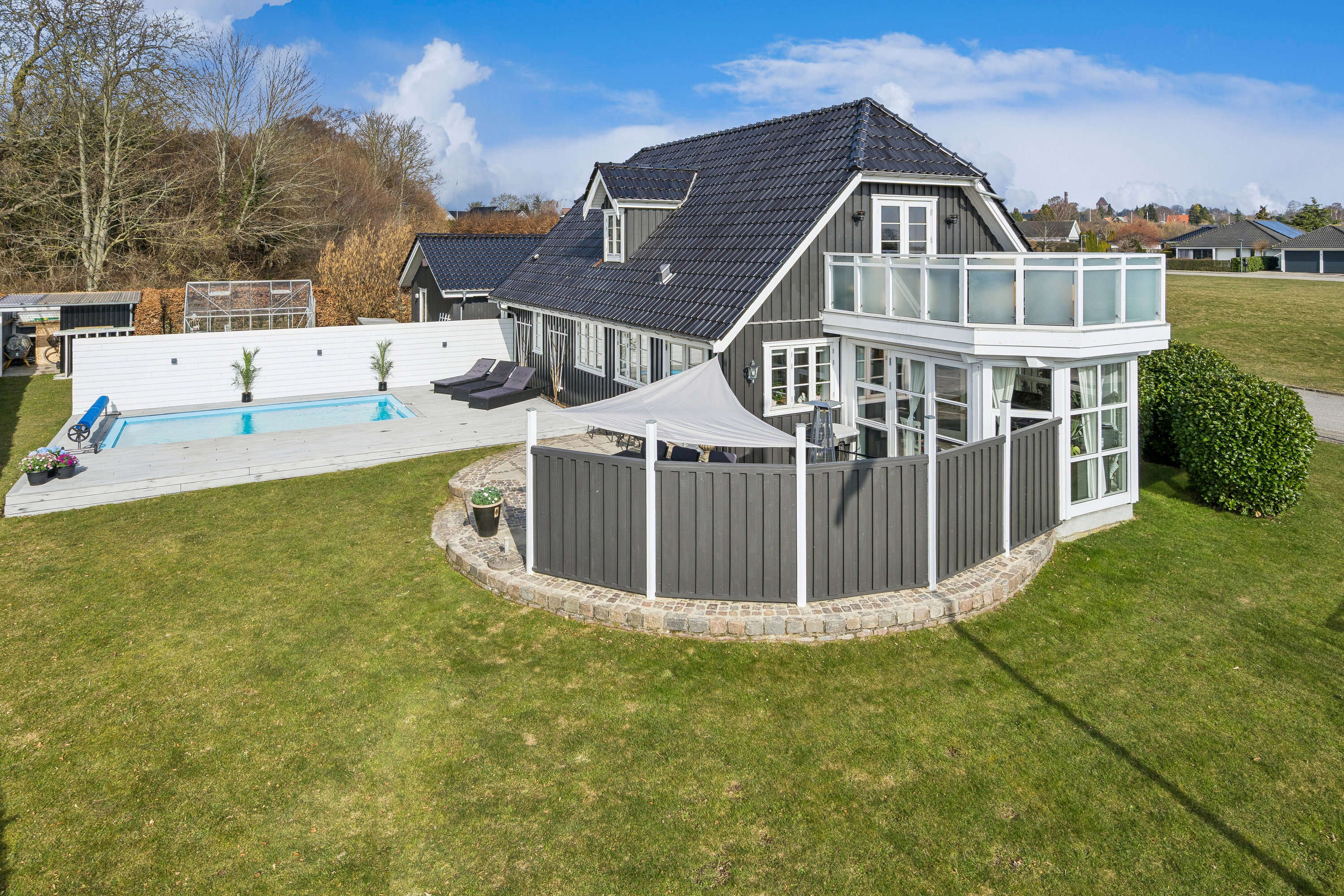 Fremhævet set fra haven billede i fuldskærmstilstand. Billede af Sølvagervej 6, 4640 Faxe