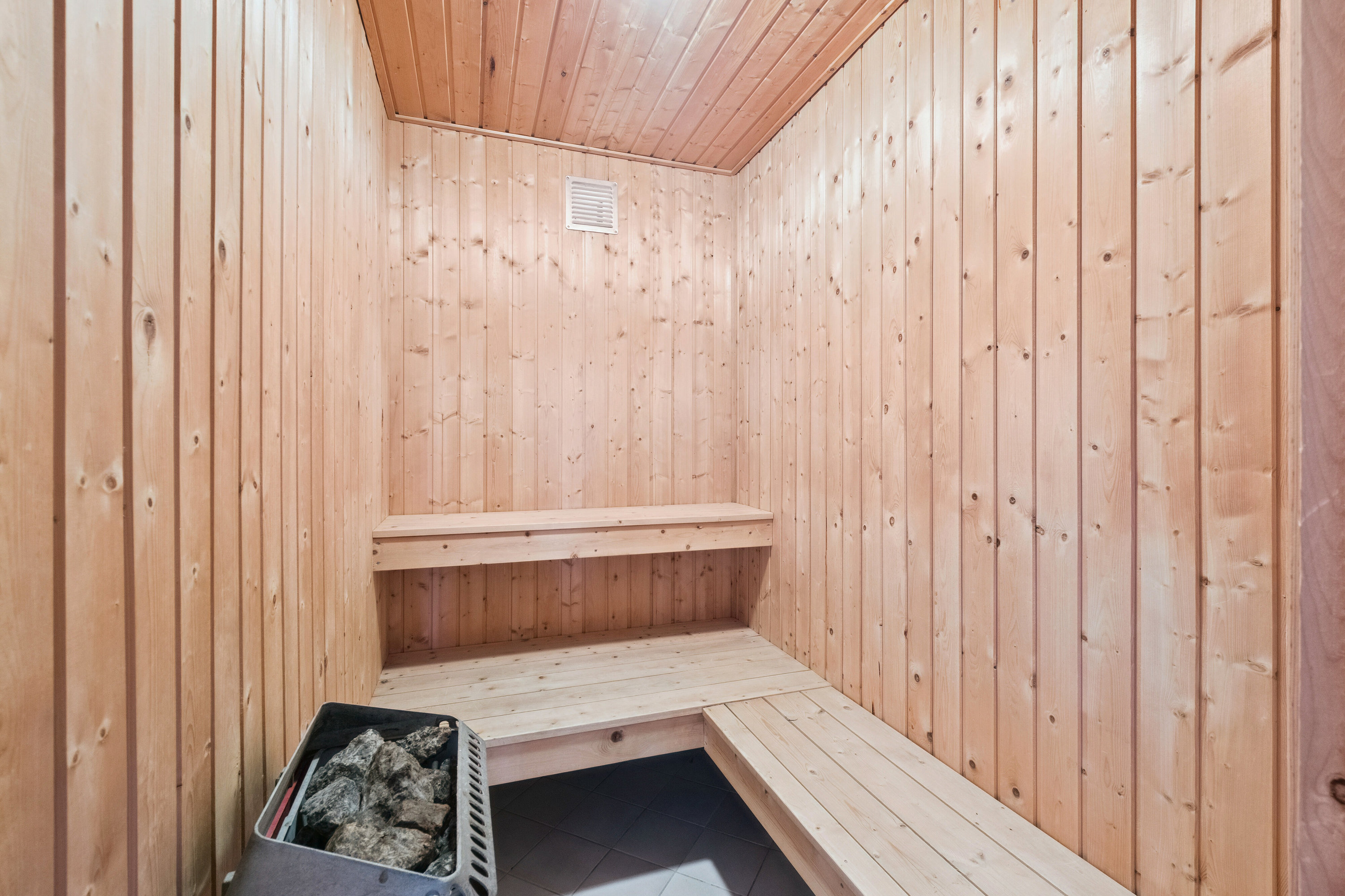 Fremhævet indendørs billede i fuldskærmstilstand. Billede af Midnatsvej 4, Skal Klit, 9800 Hjørring