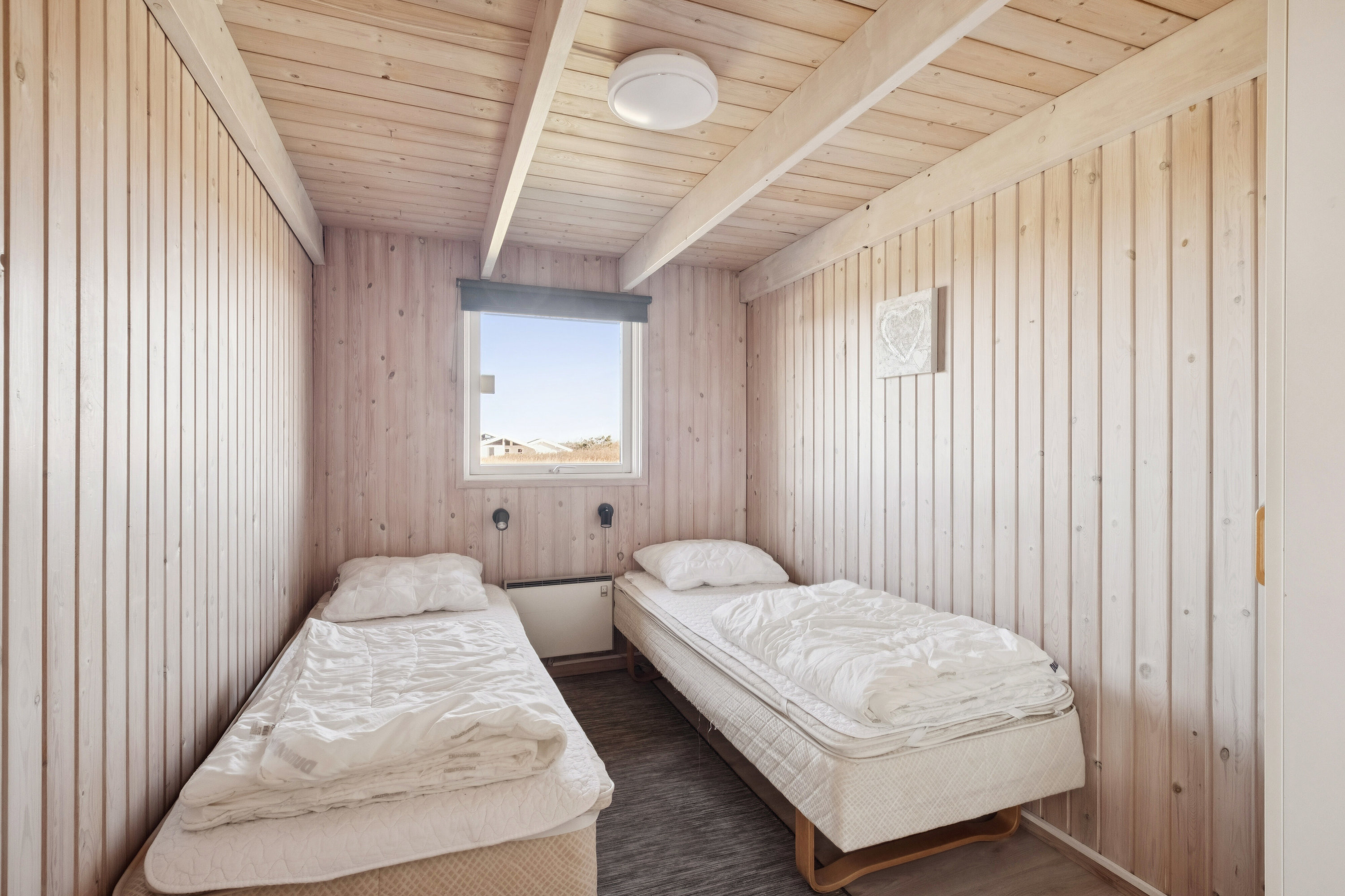 Fremhævet soveværelse billede i fuldskærmstilstand. Billede af Midnatsvej 4, Skal Klit, 9800 Hjørring