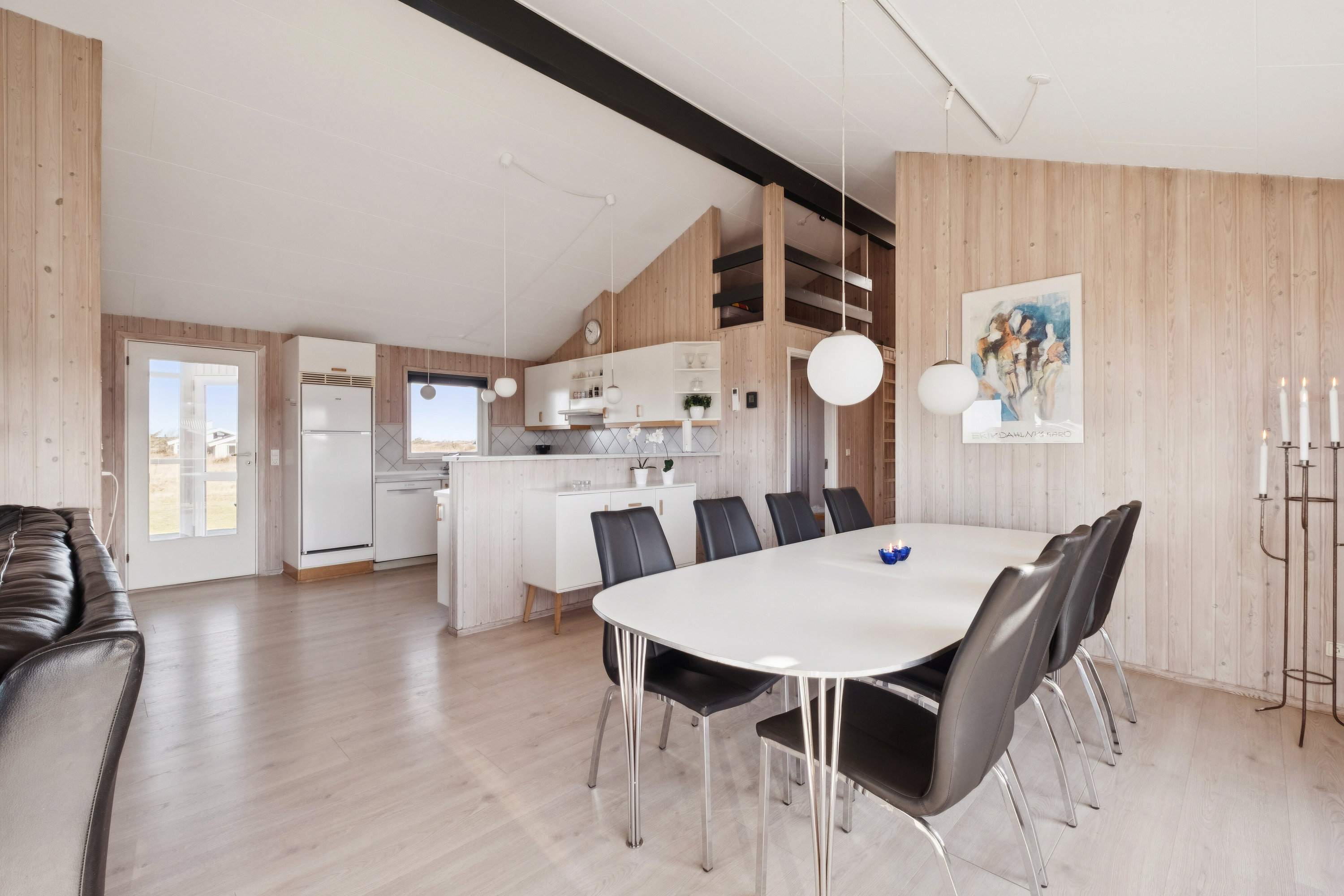 Fremhævet spisestue billede i fuldskærmstilstand. Billede af Midnatsvej 4, Skal Klit, 9800 Hjørring
