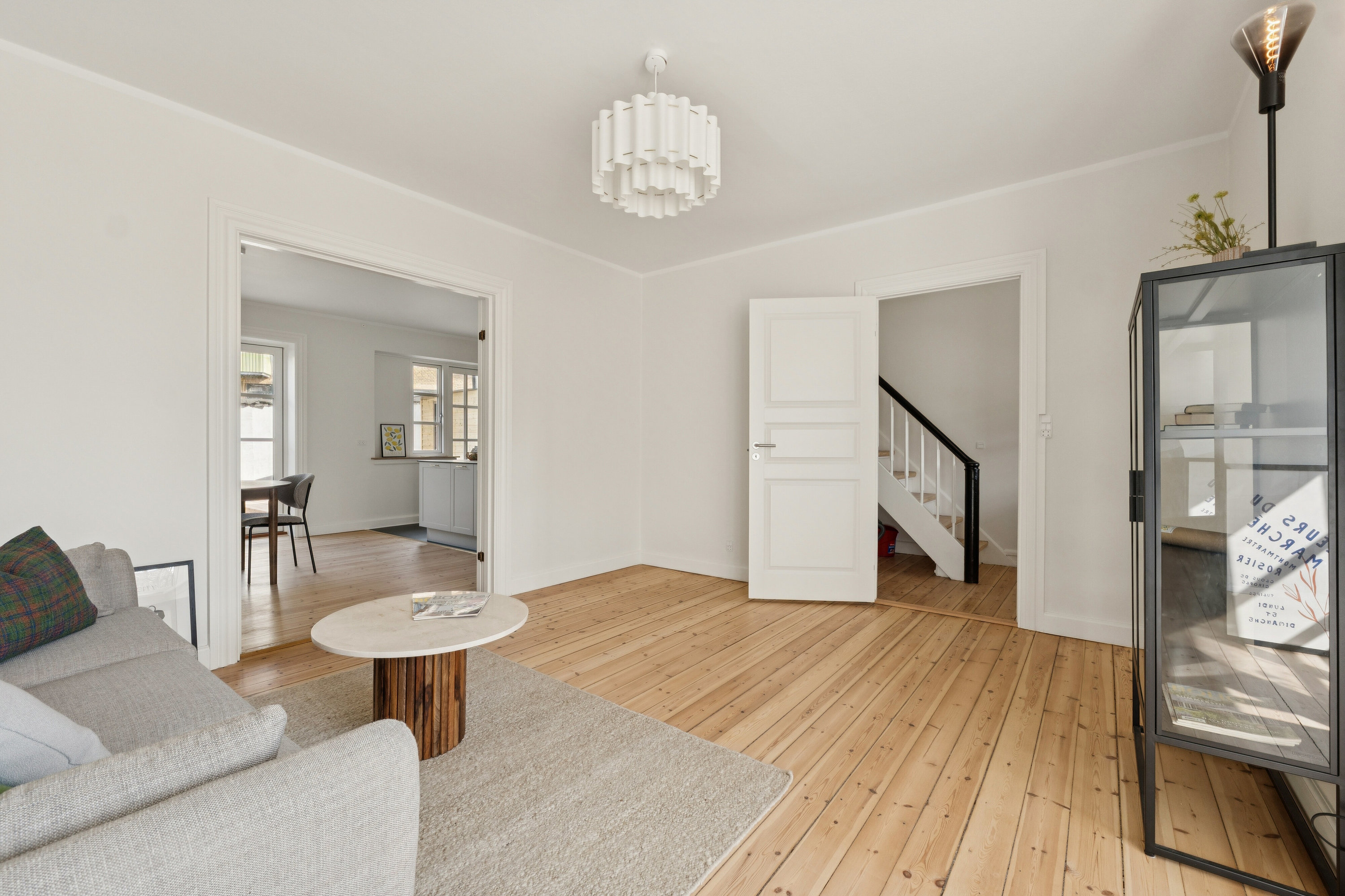 Fremhævet stue billede i fuldskærmstilstand. Billede af Padborgvej 45, 2610 Rødovre